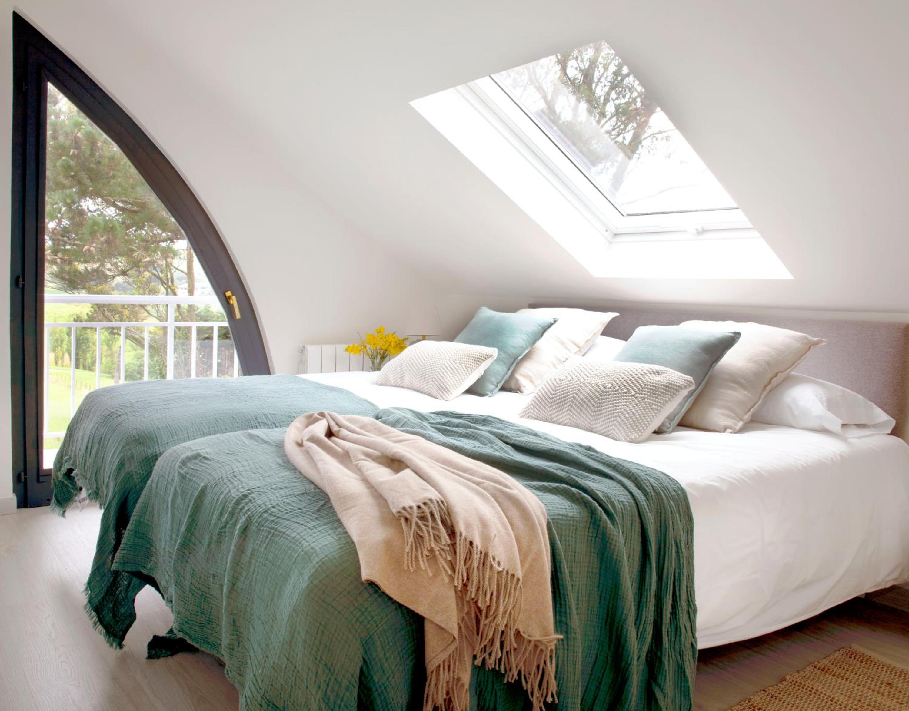 Wishome-Villa en Oyambre playa, con piscina privada climatizada, Comillas