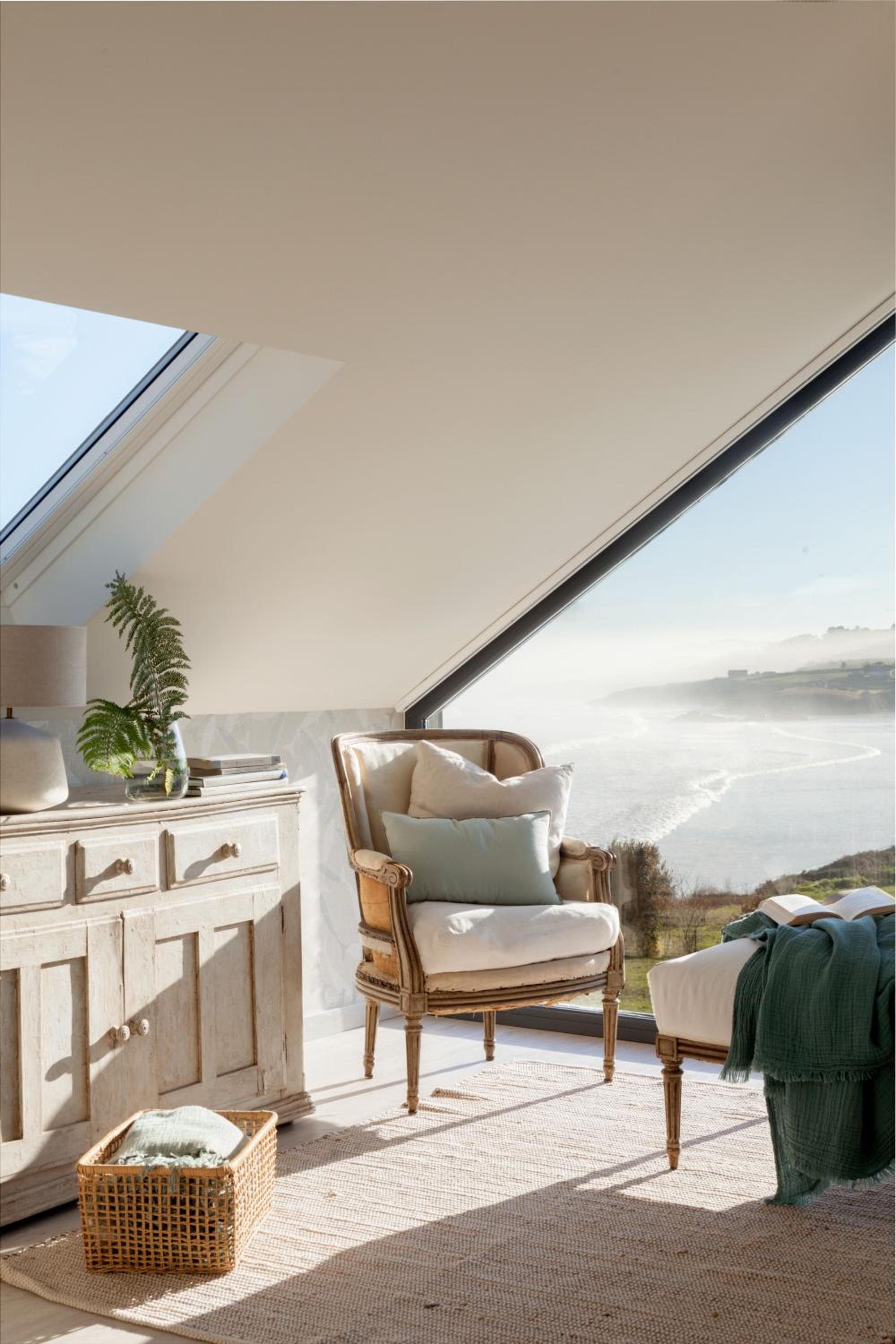 Wishome-Villa en Oyambre playa, con piscina privada climatizada, Comillas