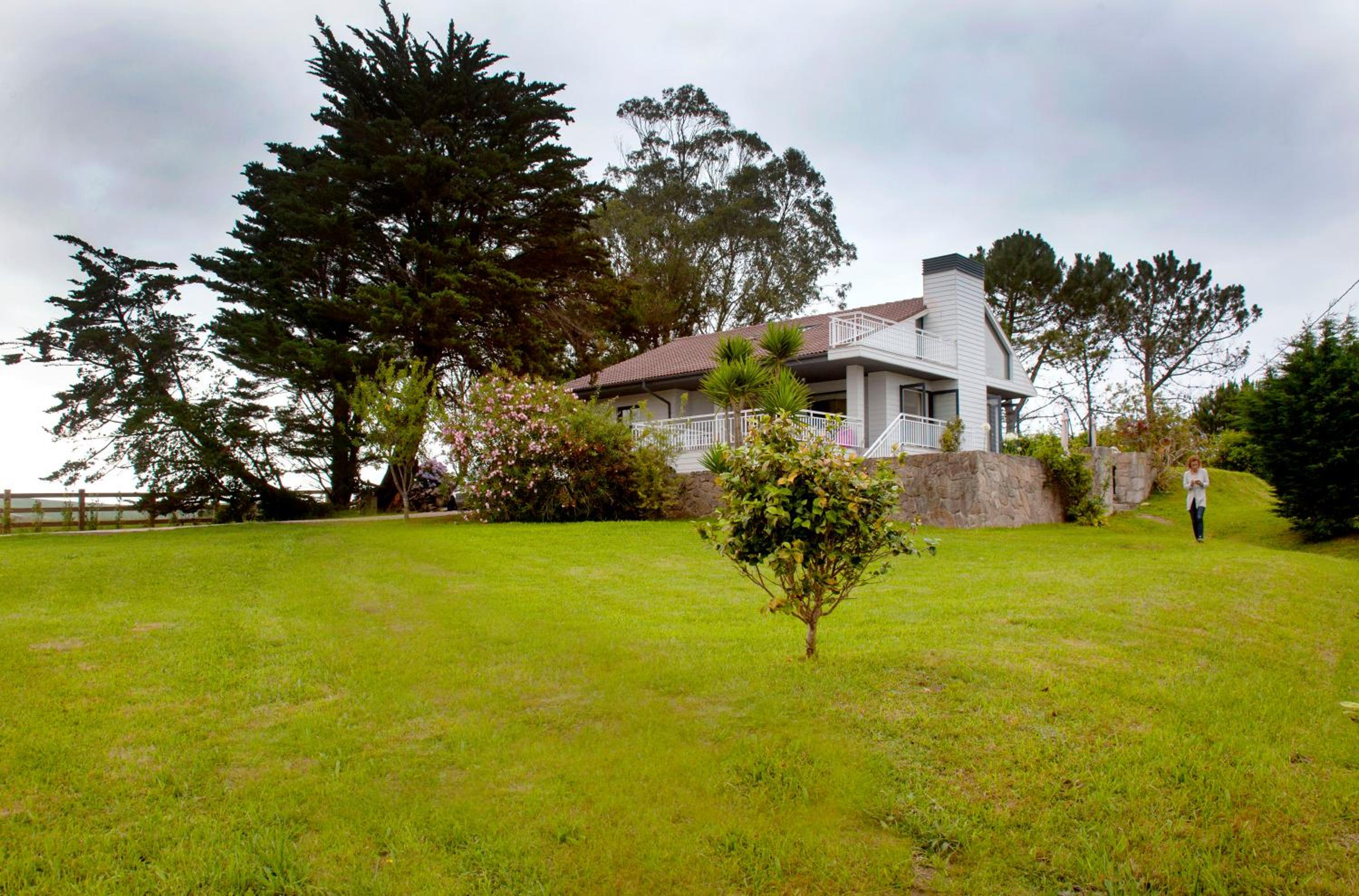Wishome-Villa en Oyambre playa, con piscina privada climatizada, Comillas