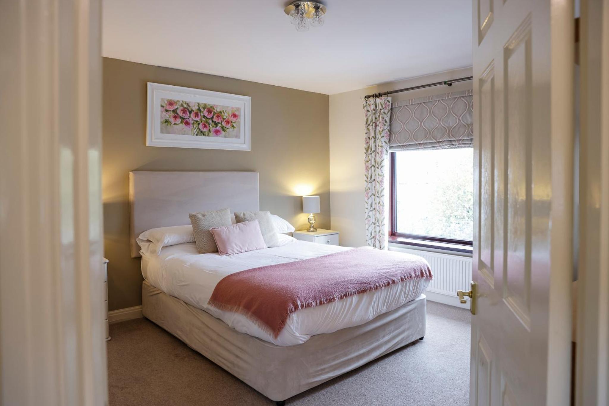 Stylish family home in desirable Penylan + Parking view 5