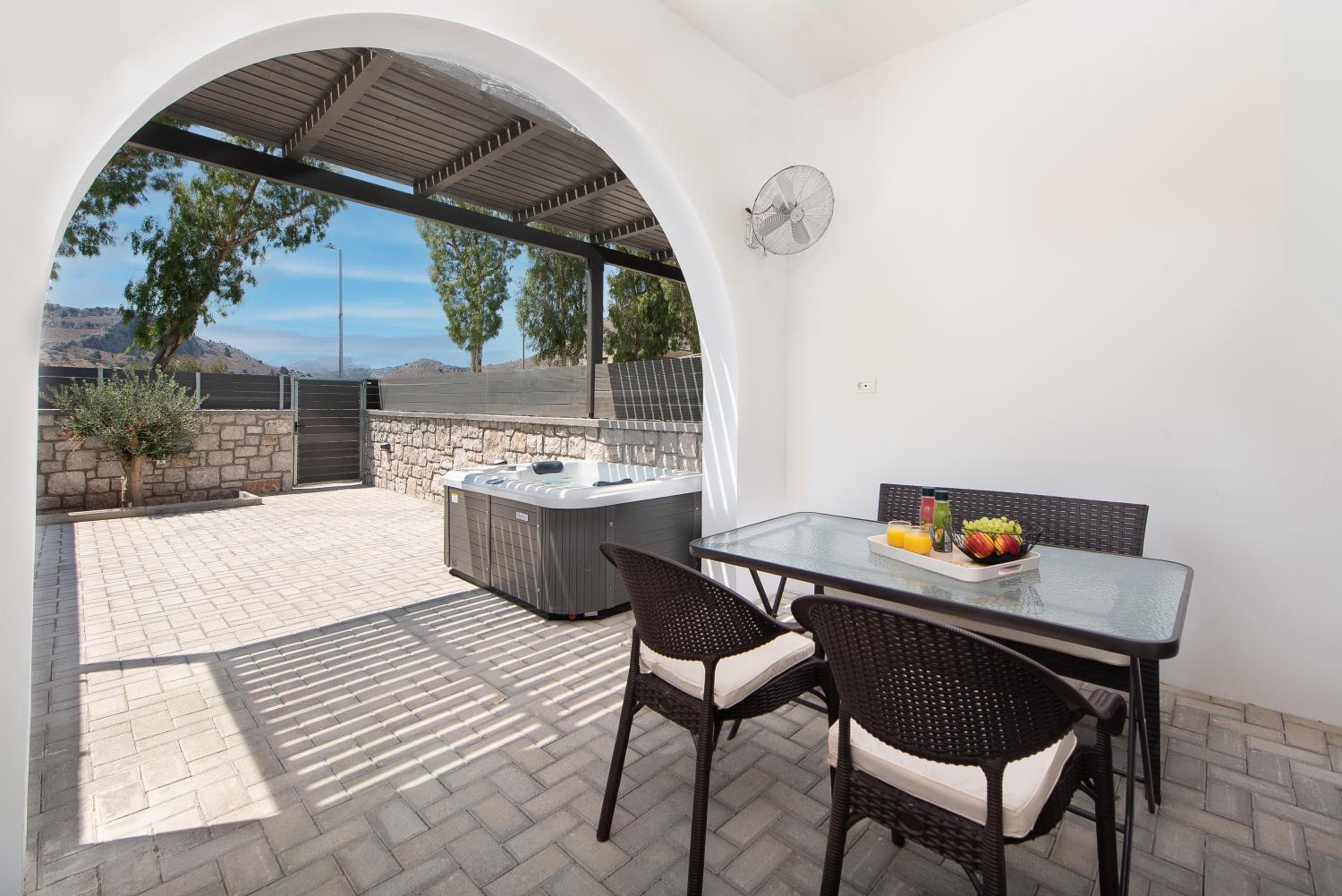Kimia Luxury Apartments view 4