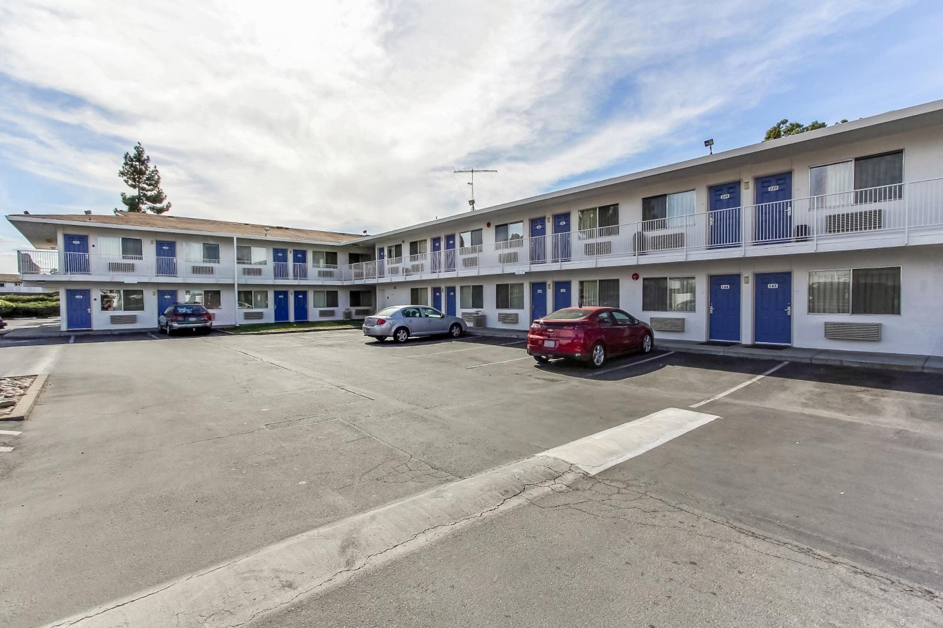 Newark Vacations - Park Inn by Radisson, Santa Clara - Property Image 1