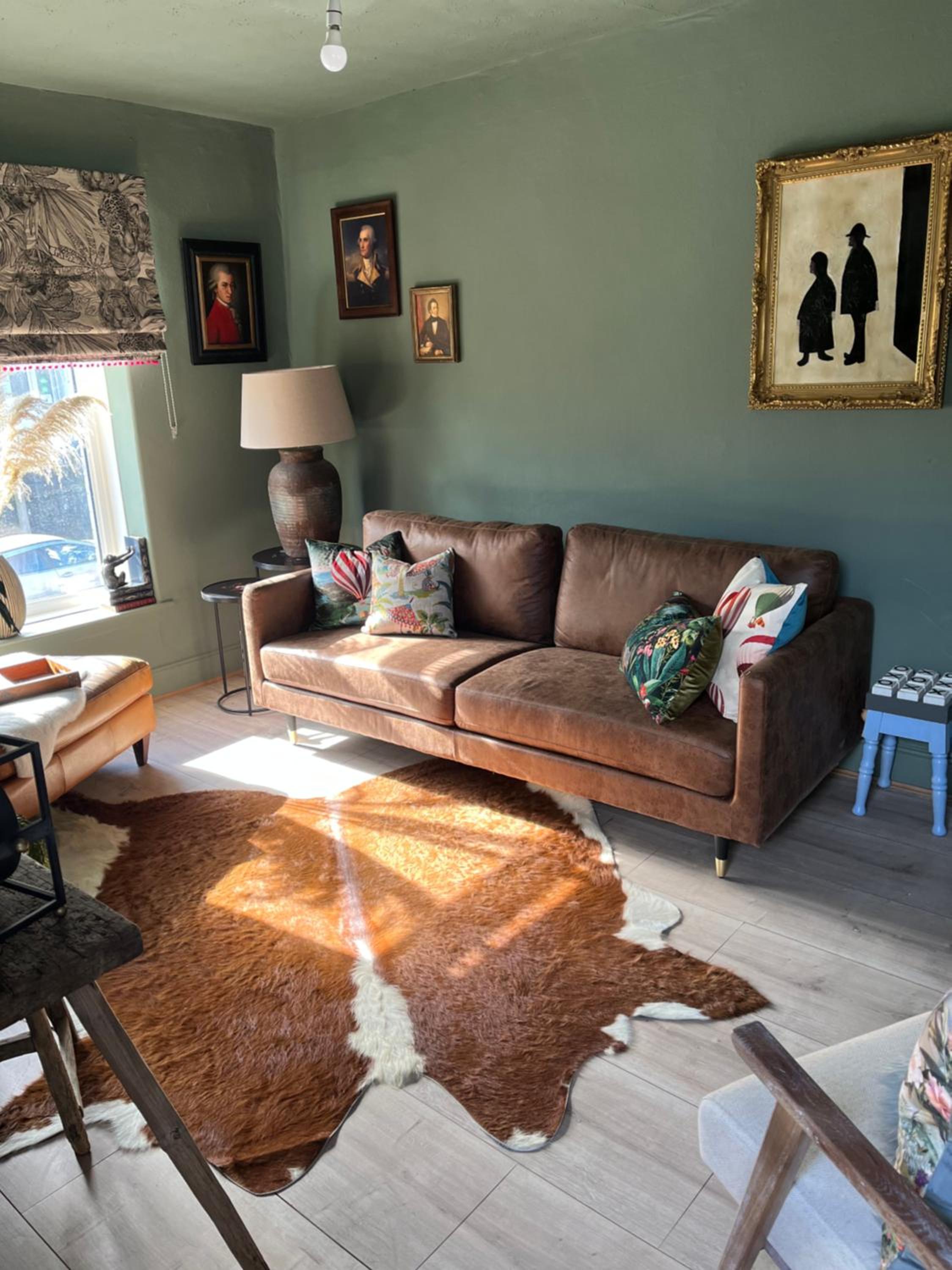CWTCH COTTAGE Llantrisant 2 bed home - sleeps 4 view 3
