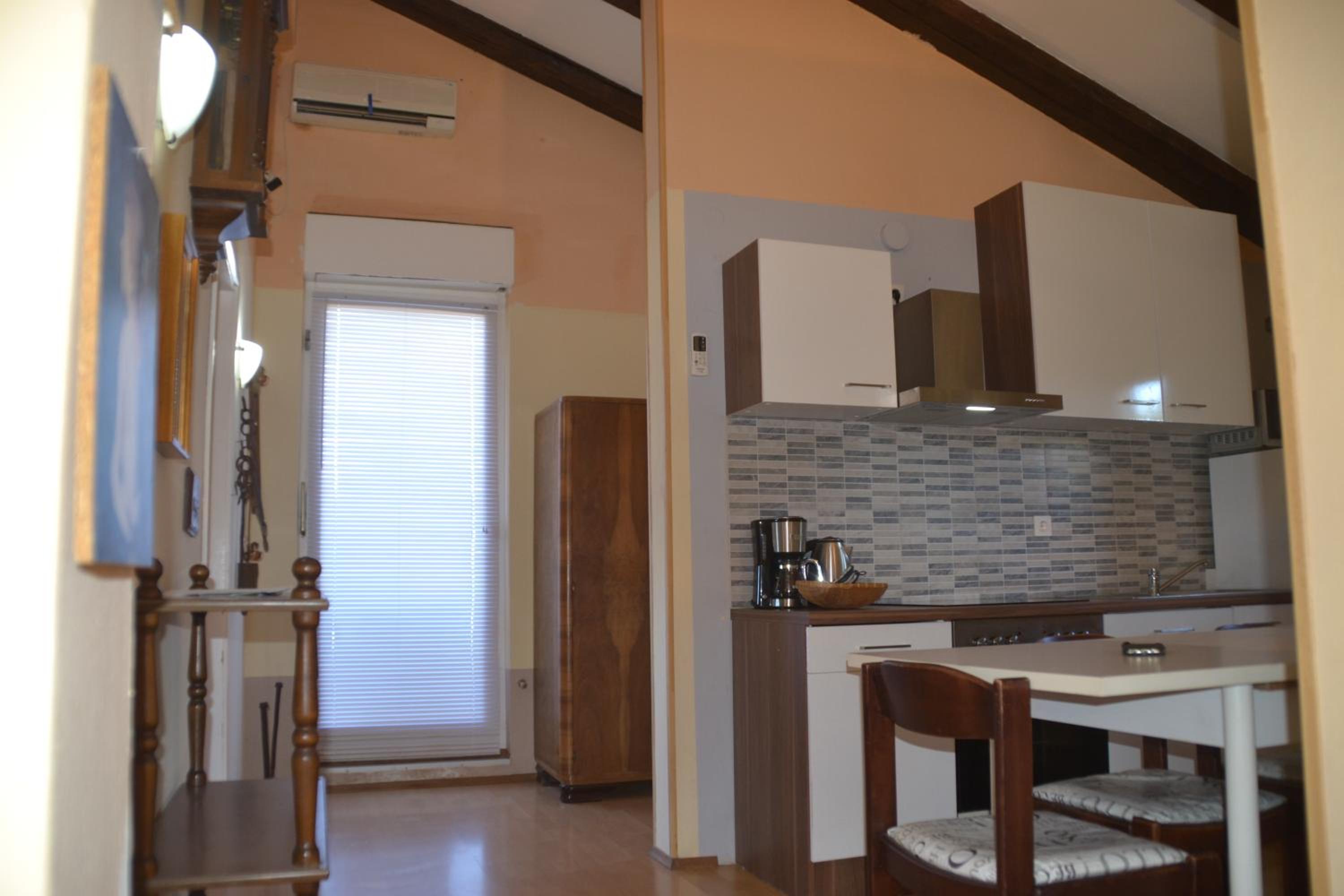 VILLA VALKANE PET FRIENDLY 150m FROM THE STUNNING VALKANE BEACH, City indoor pools-fitness and City mall view 4