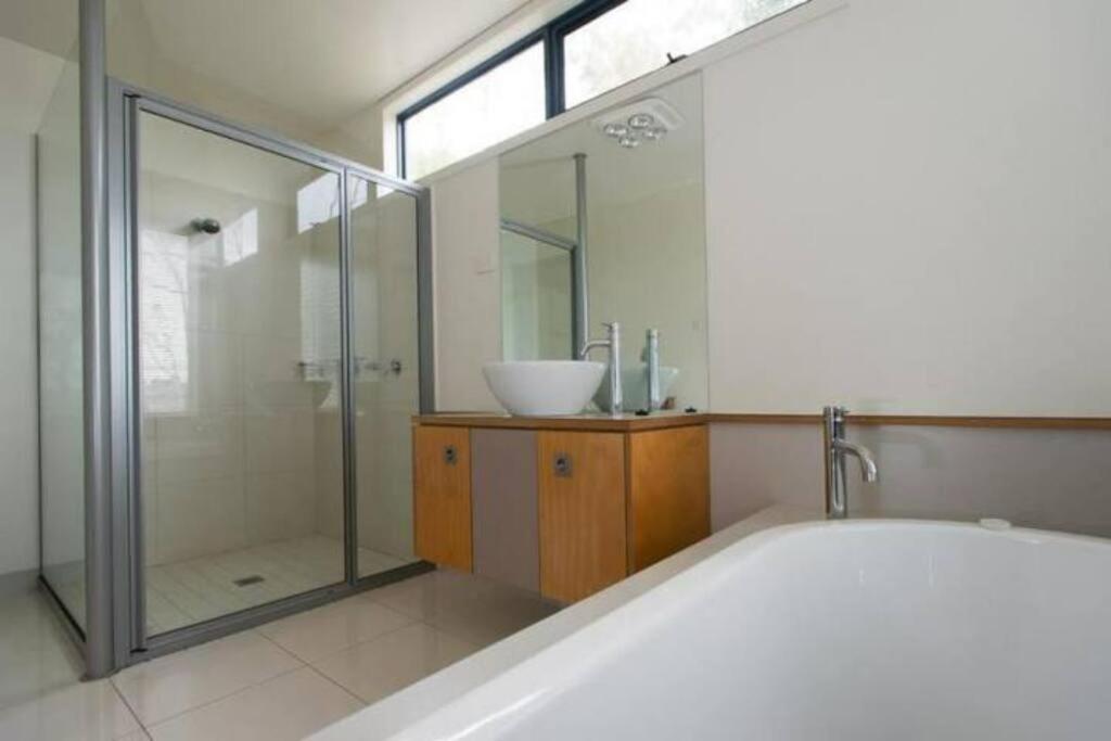 Panoramic views from your stunning 'Treehouse'