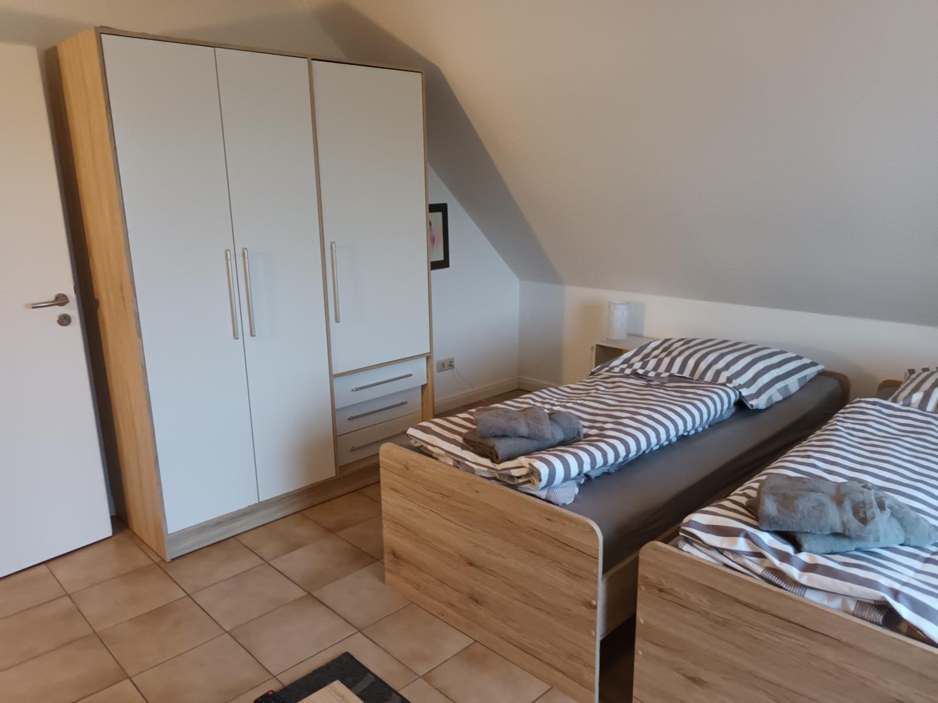 Zimmer 6 + 7+ 8 zusammen 1 Apartment
