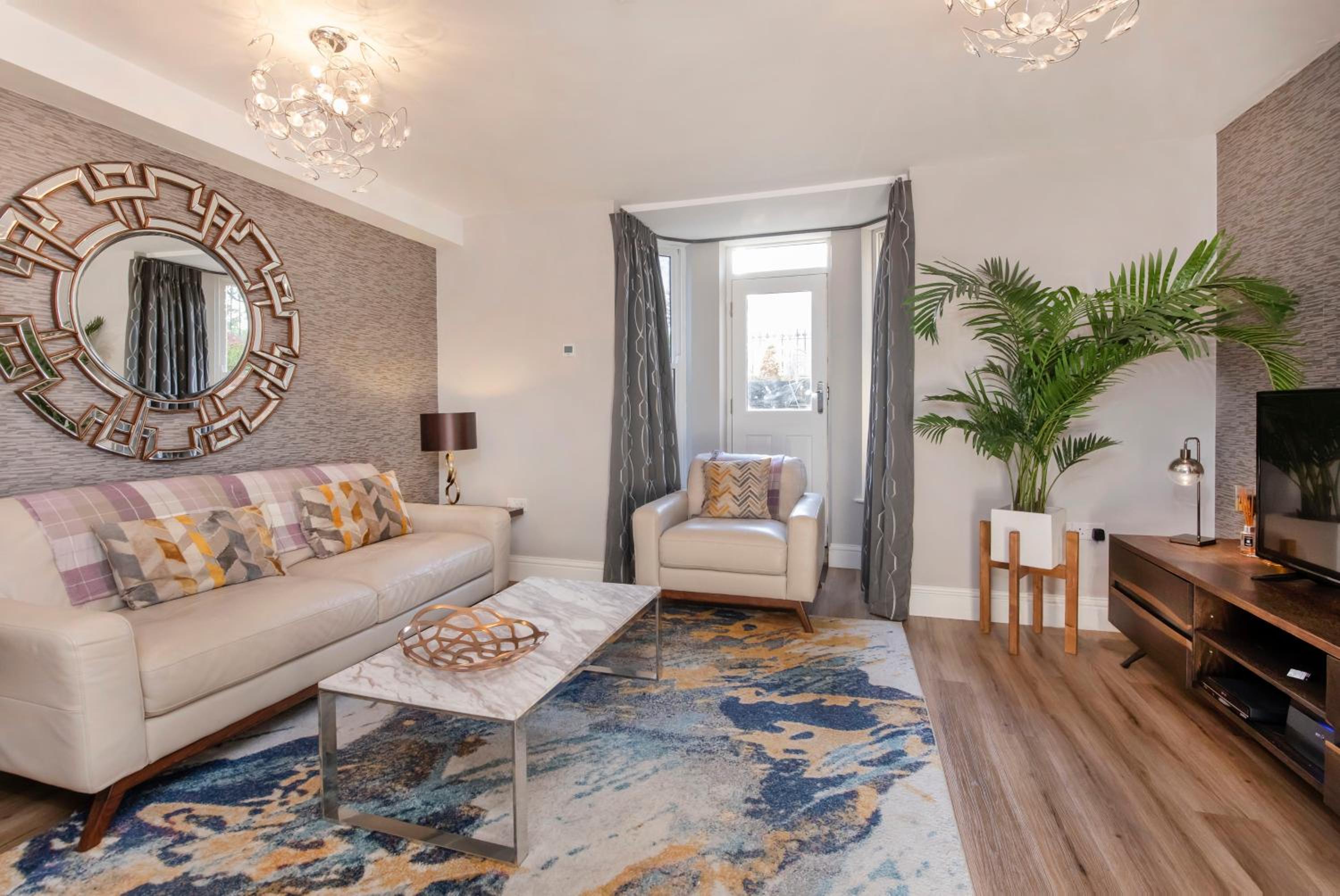 8 Blue Bridge- Elegant and Luxurious 1 Bedroom Apt- Free Parking view 3