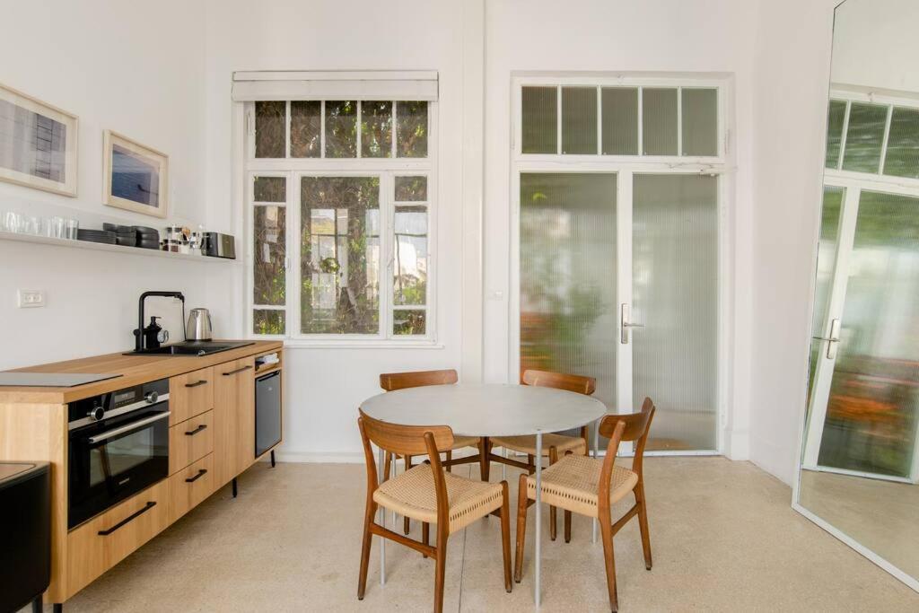 A Gorgeous Studio in the Hippest Building in Town view 2