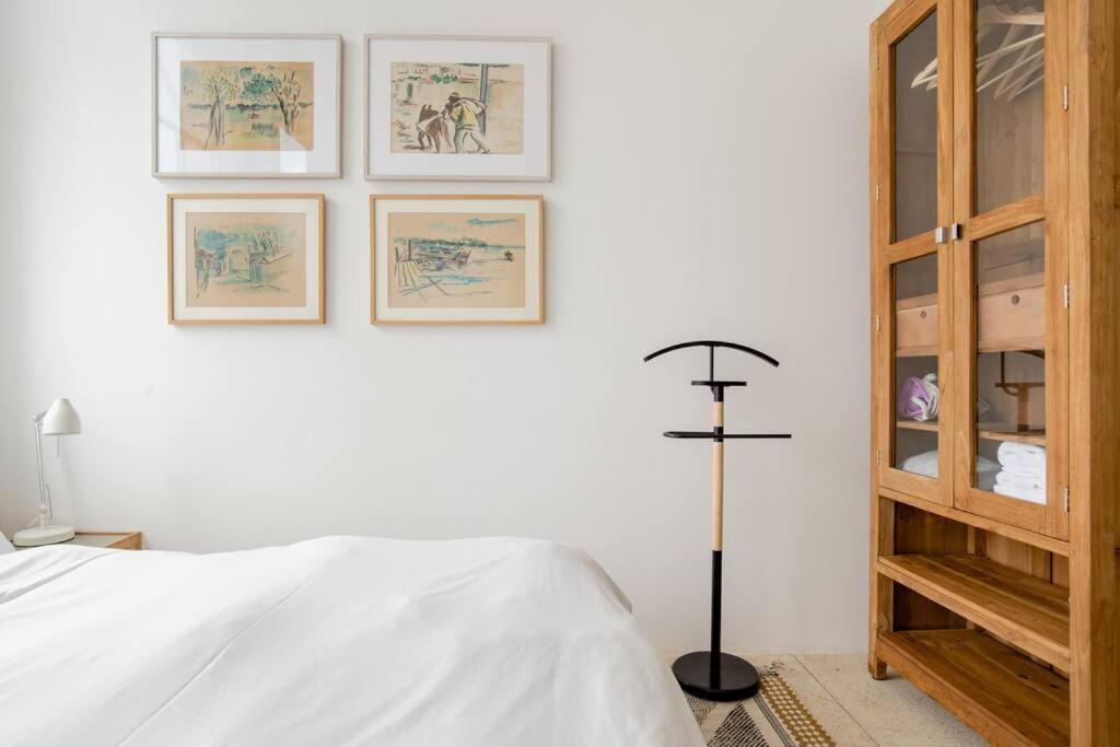 A Gorgeous Studio in the Hippest Building in Town view 4