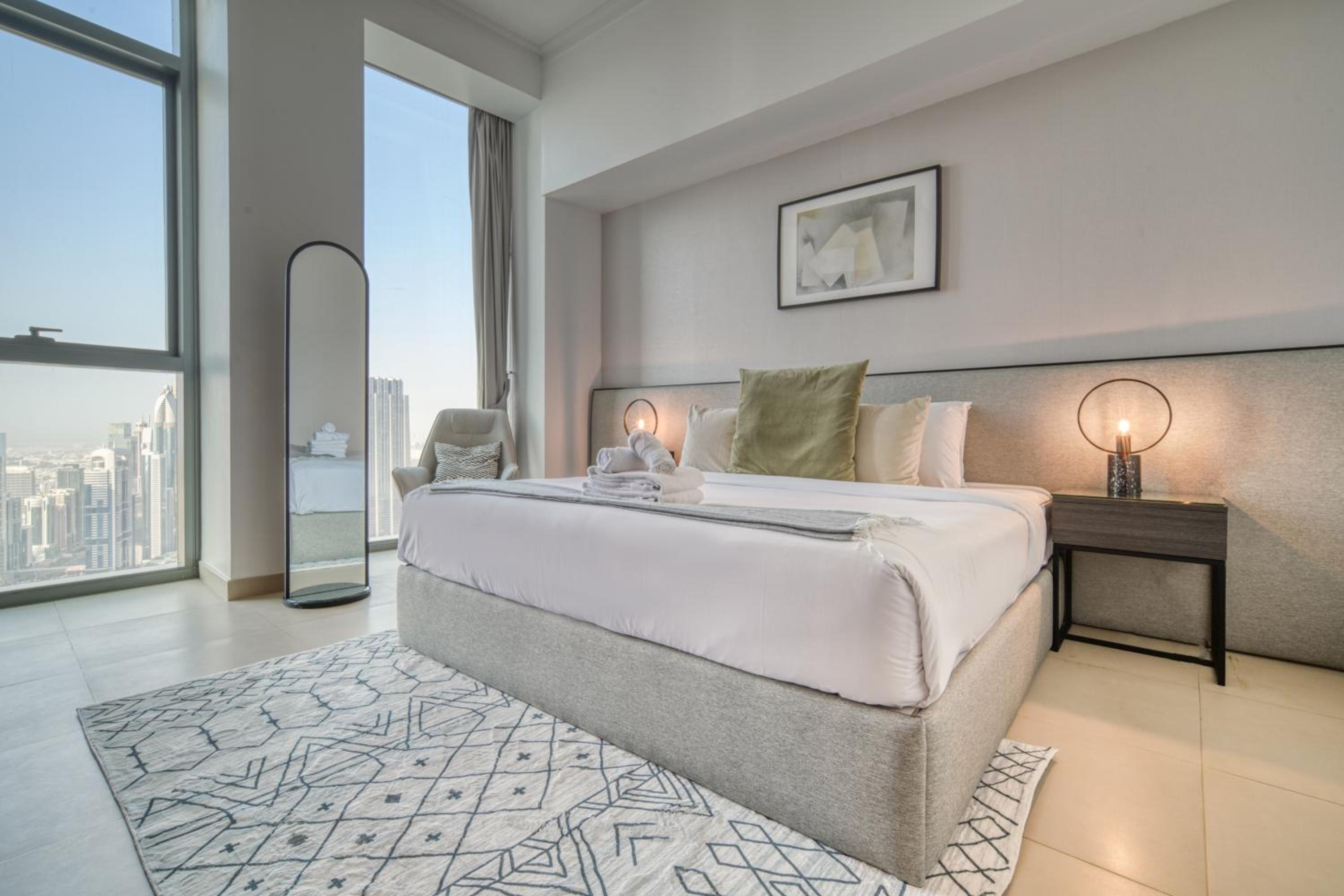 Burj Vista, Downtown Dubai - Burj Khalifa View - Mint Stay