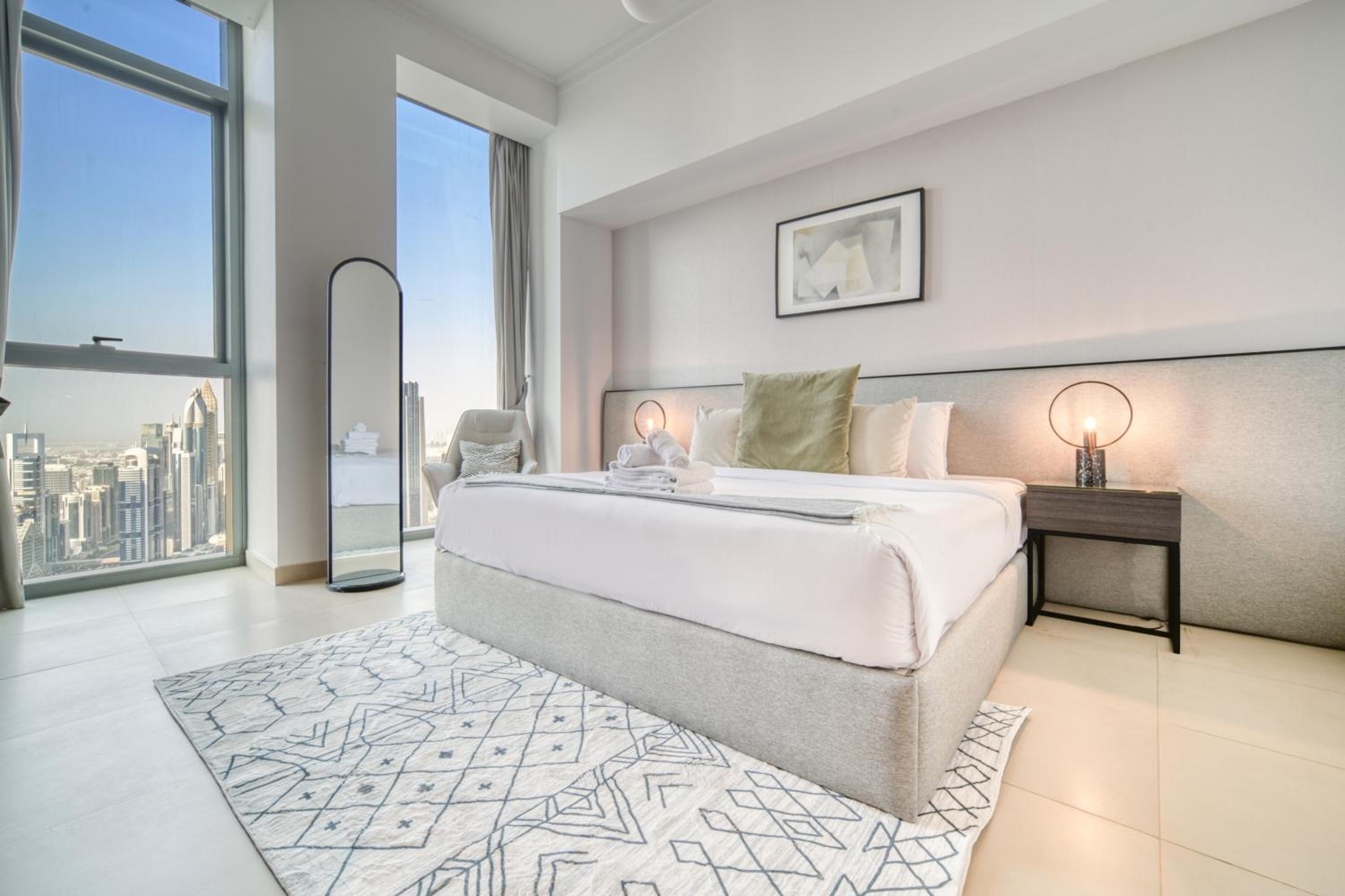 Burj Vista, Downtown Dubai - Burj Khalifa View - Mint Stay