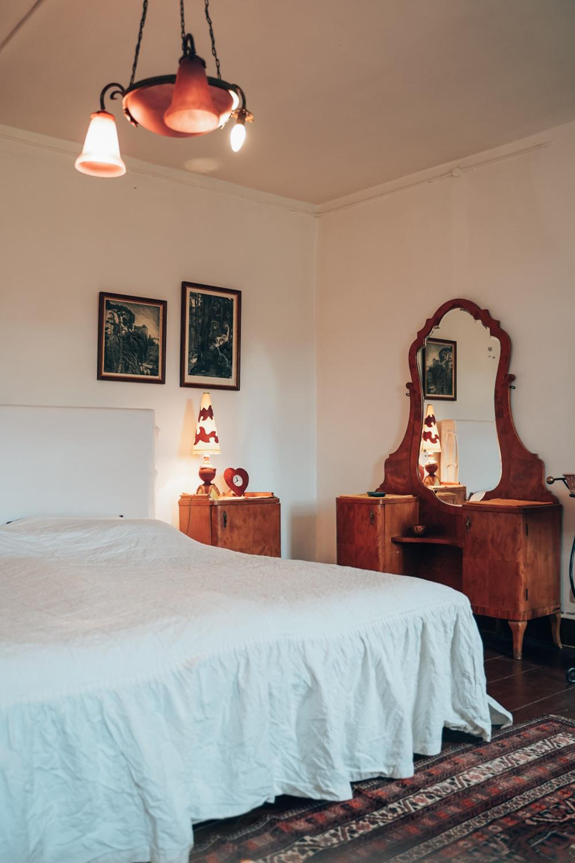 Private apartment in historic castle from 1608 with tenniscourt view 2