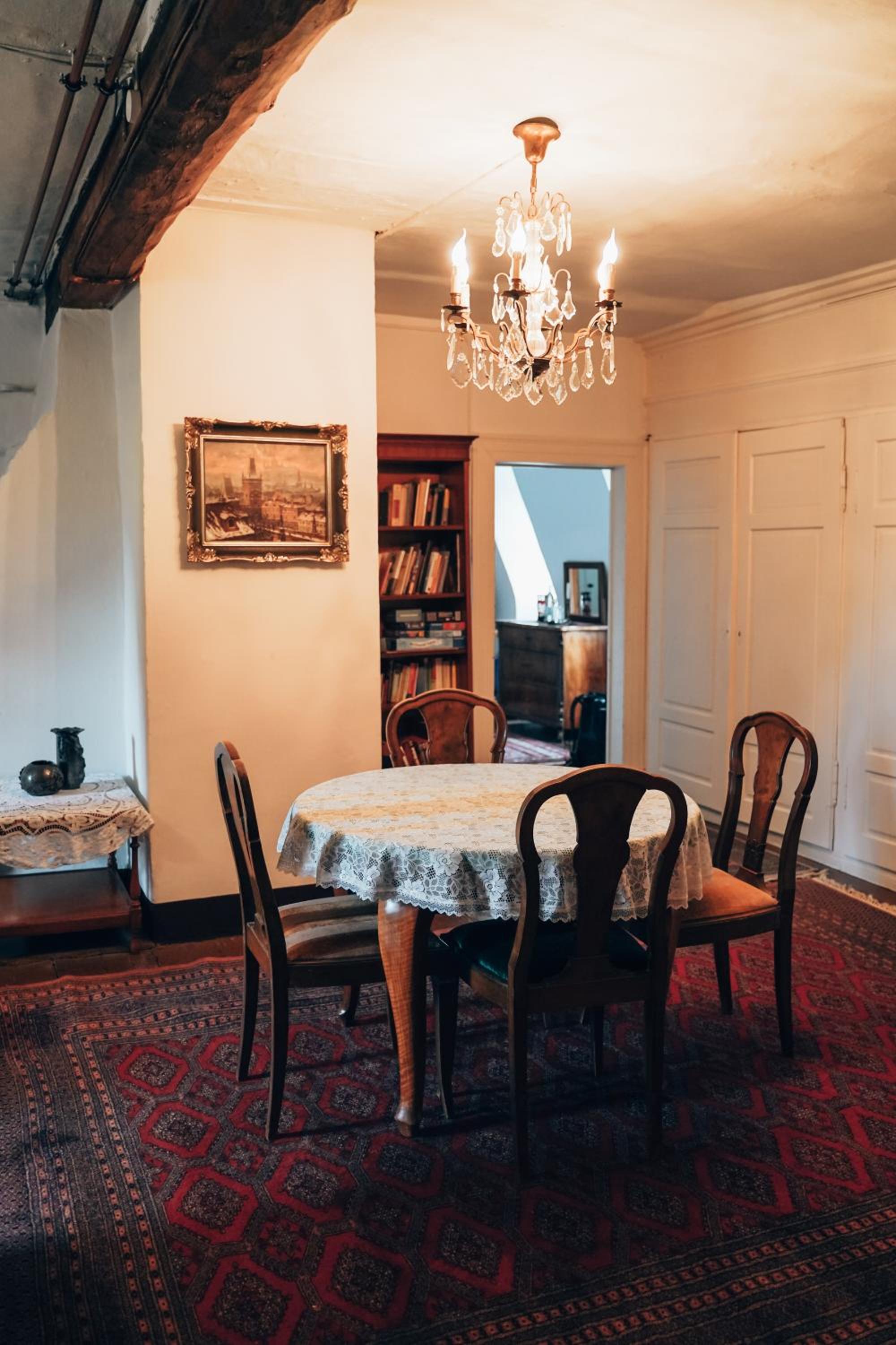 Private apartment in historic castle from 1608 with tenniscourt view 4