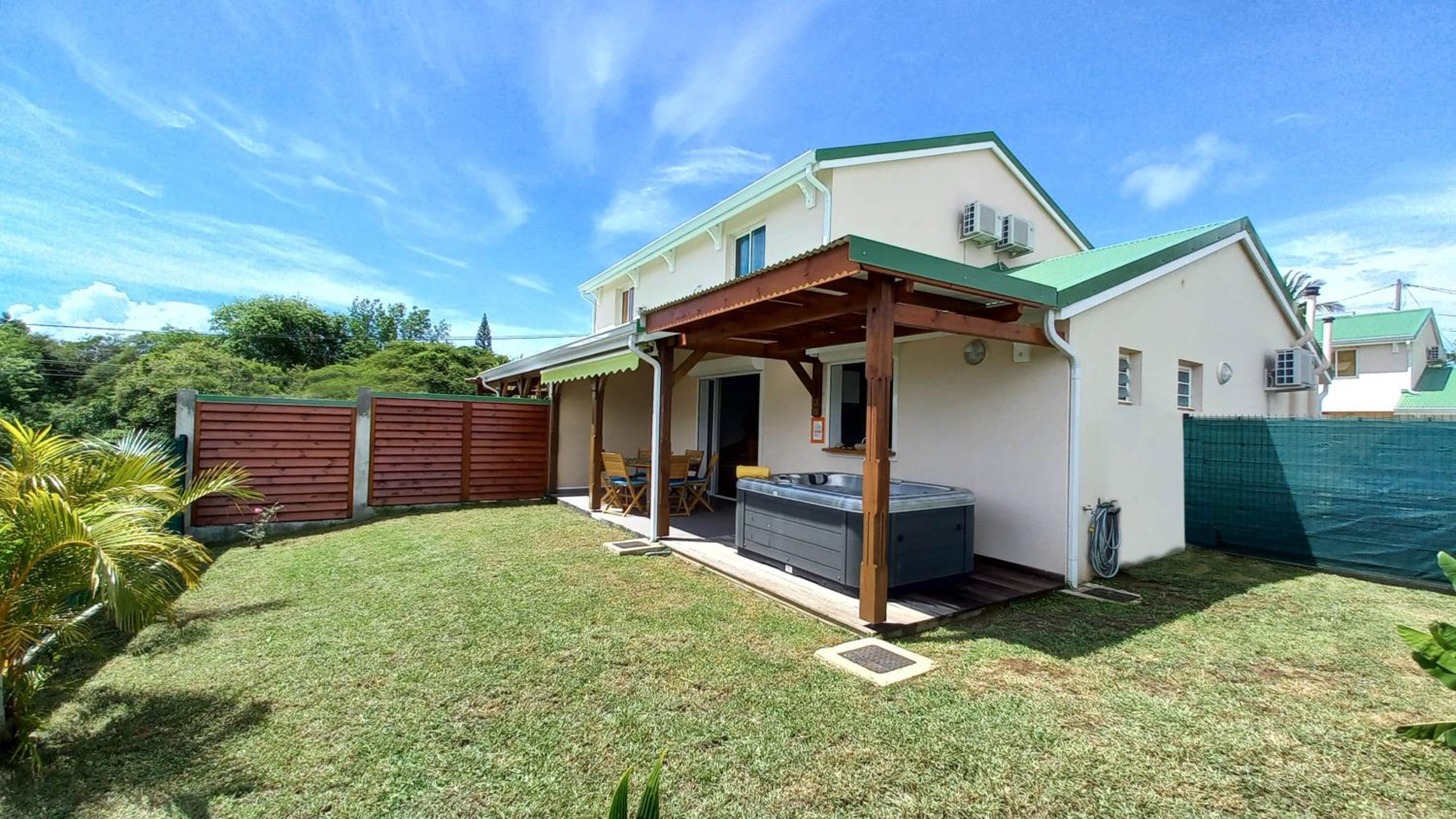 VILLA LOVADO avec JACUZZI view 2