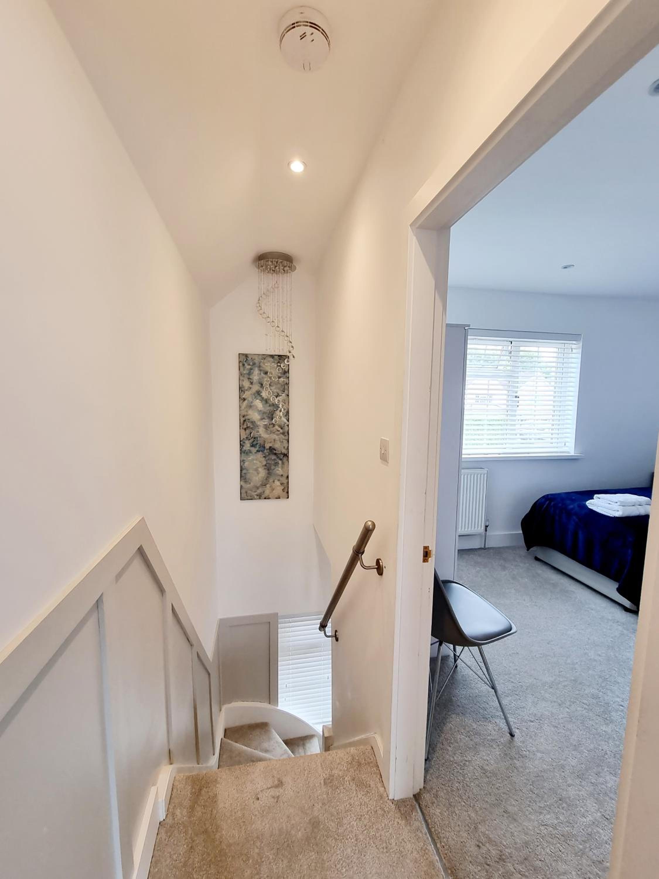 Detached House Work Holiday Relax Private Parking Nature 10miles away from Heathrow Airport