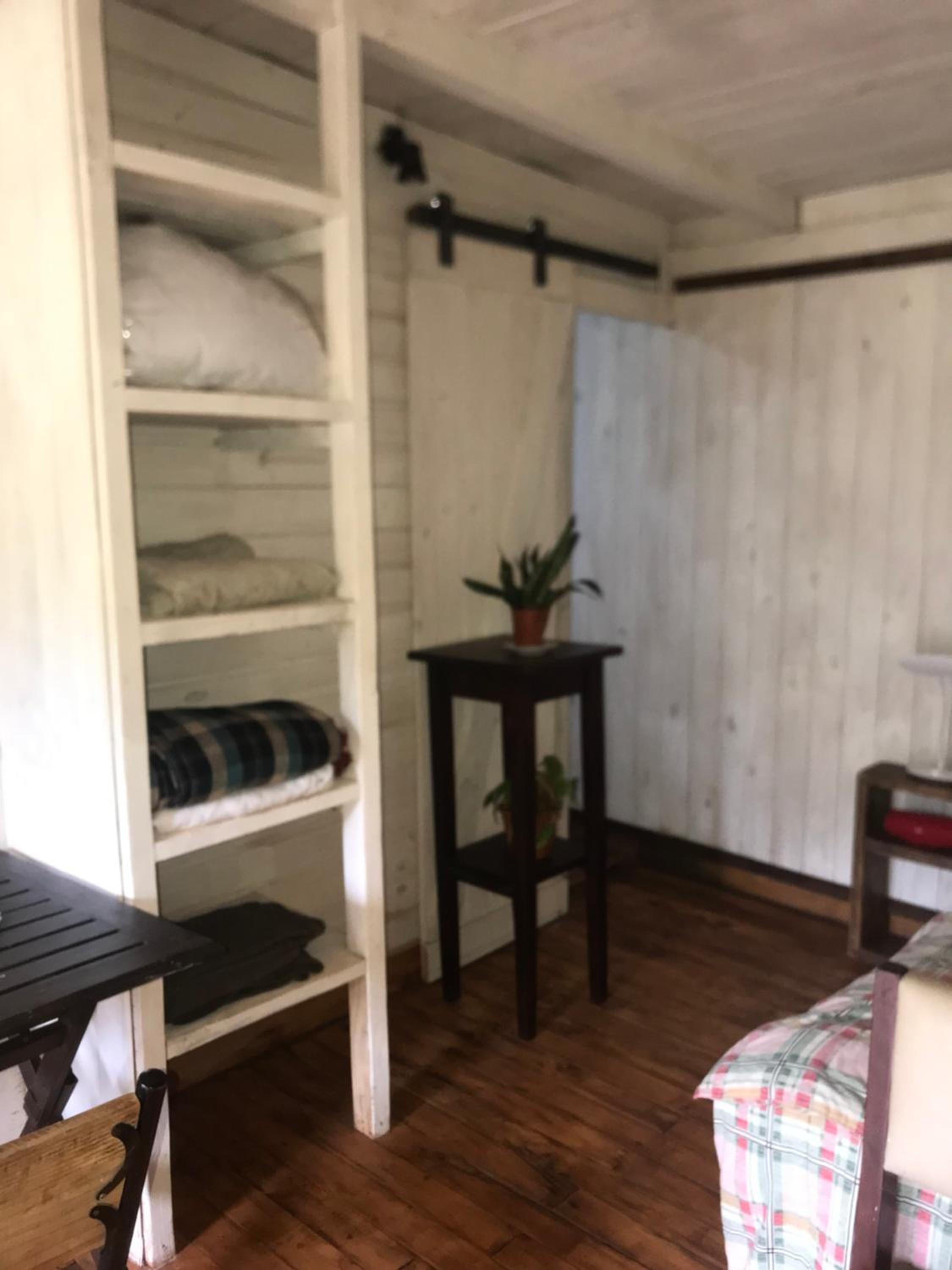 Los Bananos - Tiny Wood Cabin