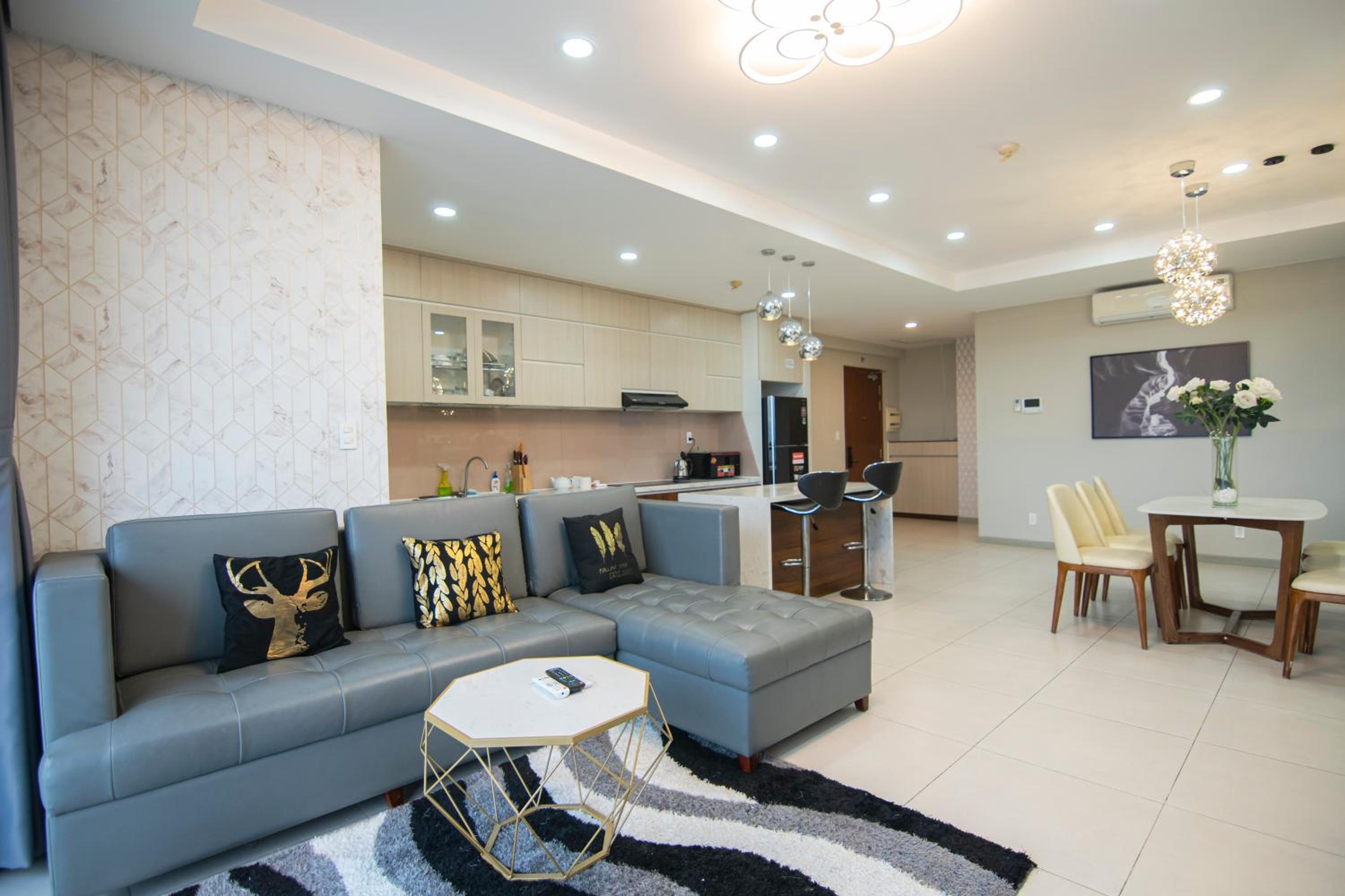 Luxury Gold Apartment 86 -Rooftop Pool Central City
