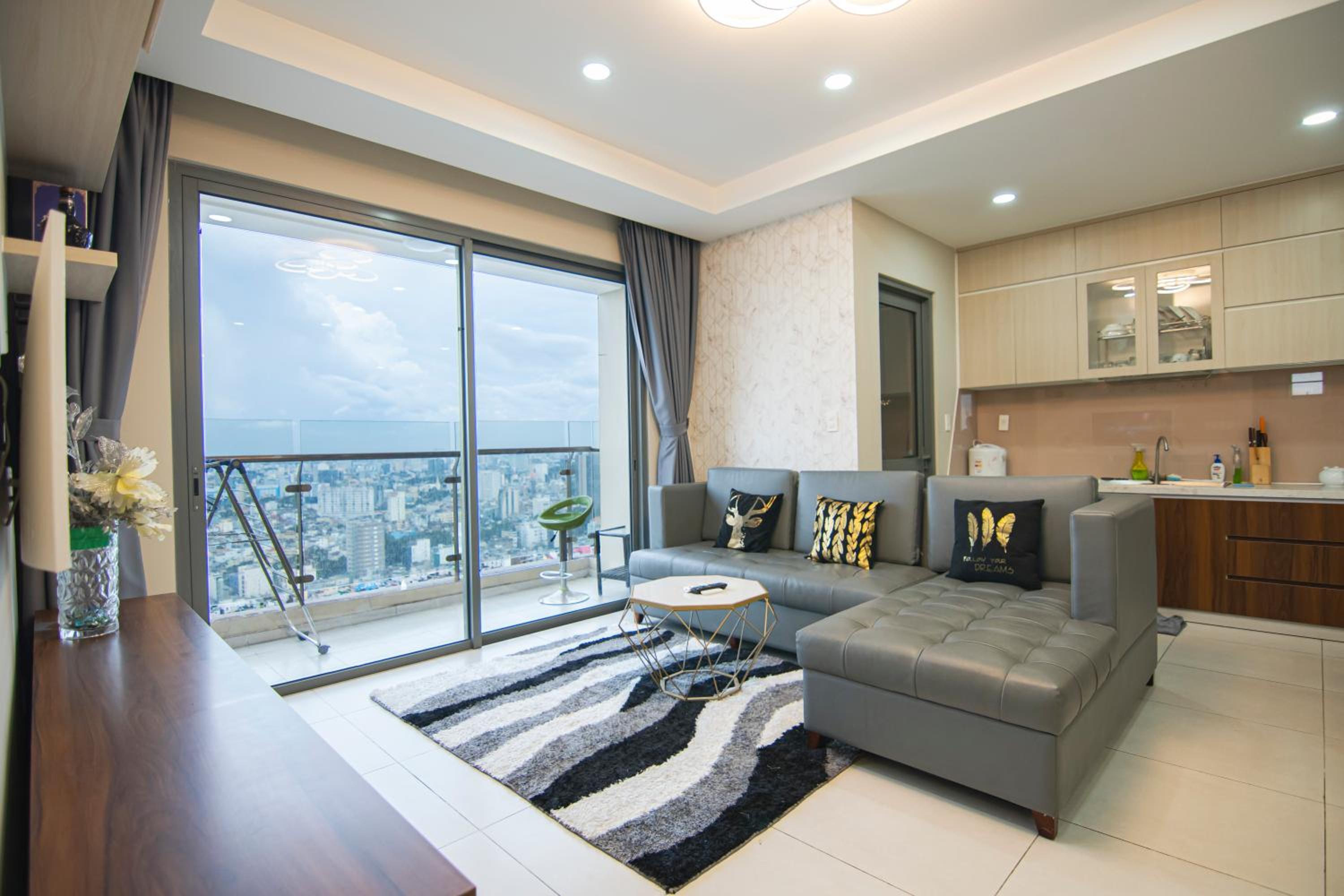 Luxury Gold Apartment 86 -Rooftop Pool Central City