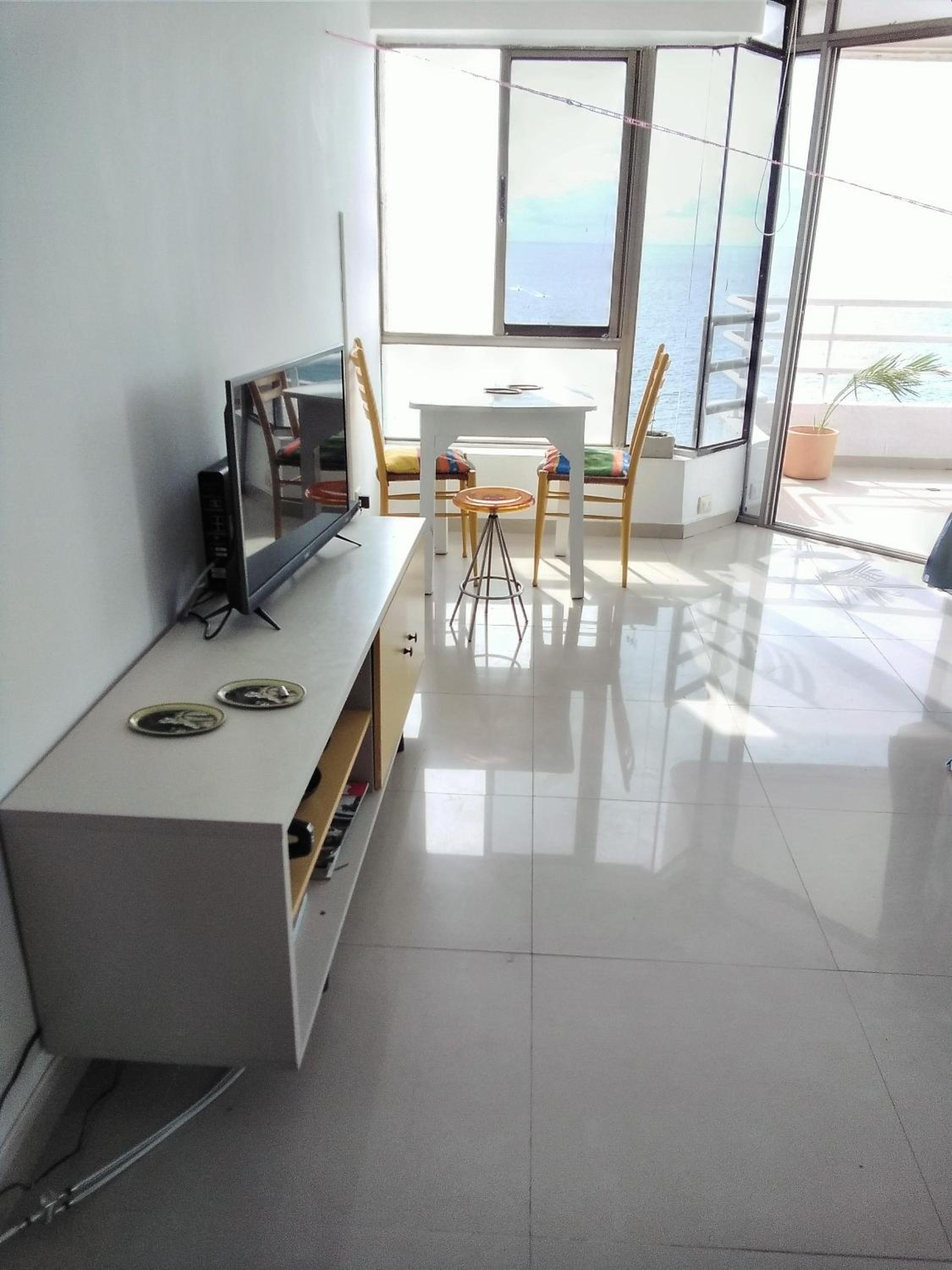 Apartamento , vista a la ciudad antigua y playa