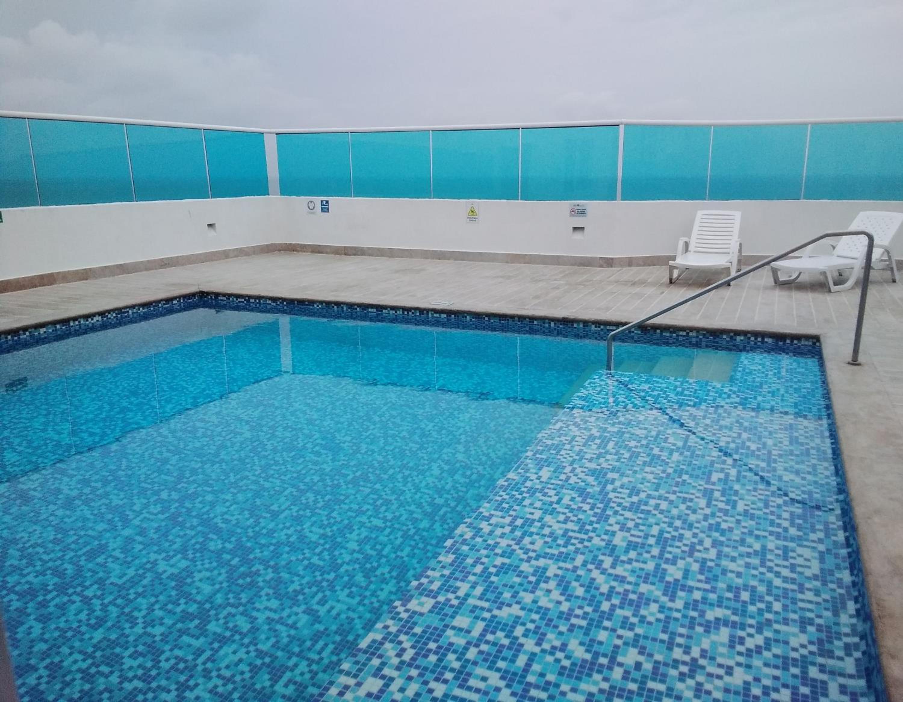 Apartamento , vista a la ciudad antigua y playa