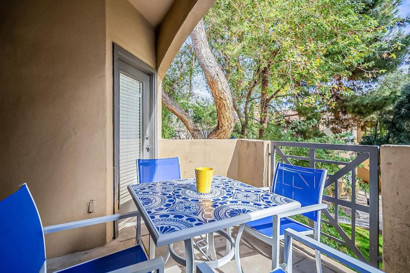 Luxury resort style condo Free Wi-fi and Parking view 3