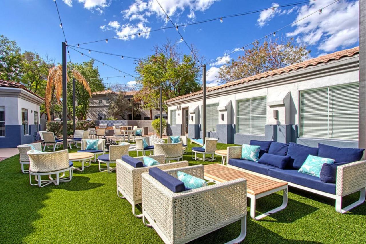 Luxury resort style condo Free Wi-fi and Parking view 5