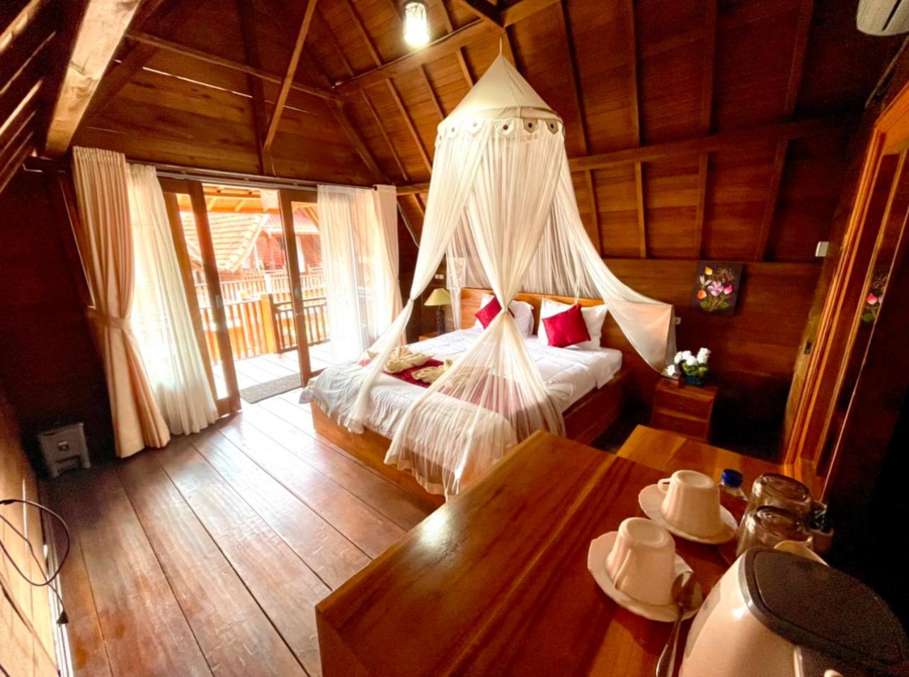 Ayu Laba Beach Villa and Resto