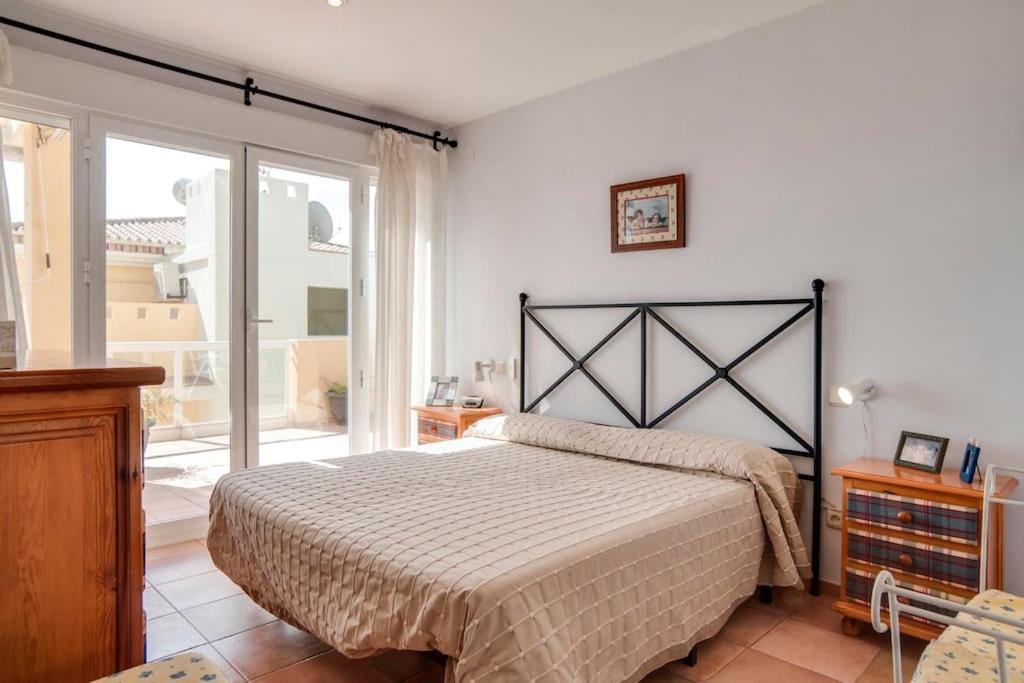 Spectacular penthouse in front of the sea, 200 m2 terrace - Arruzafa Playa