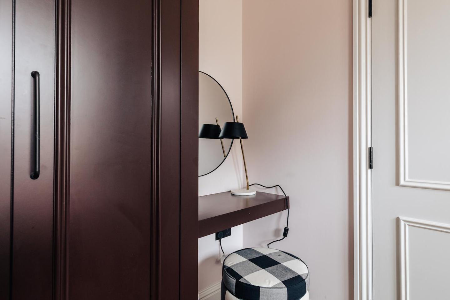 Redland Suites - Apartment 2 view 4