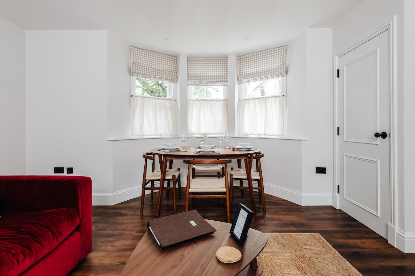 Redland Suites - Apartment 2 view 3