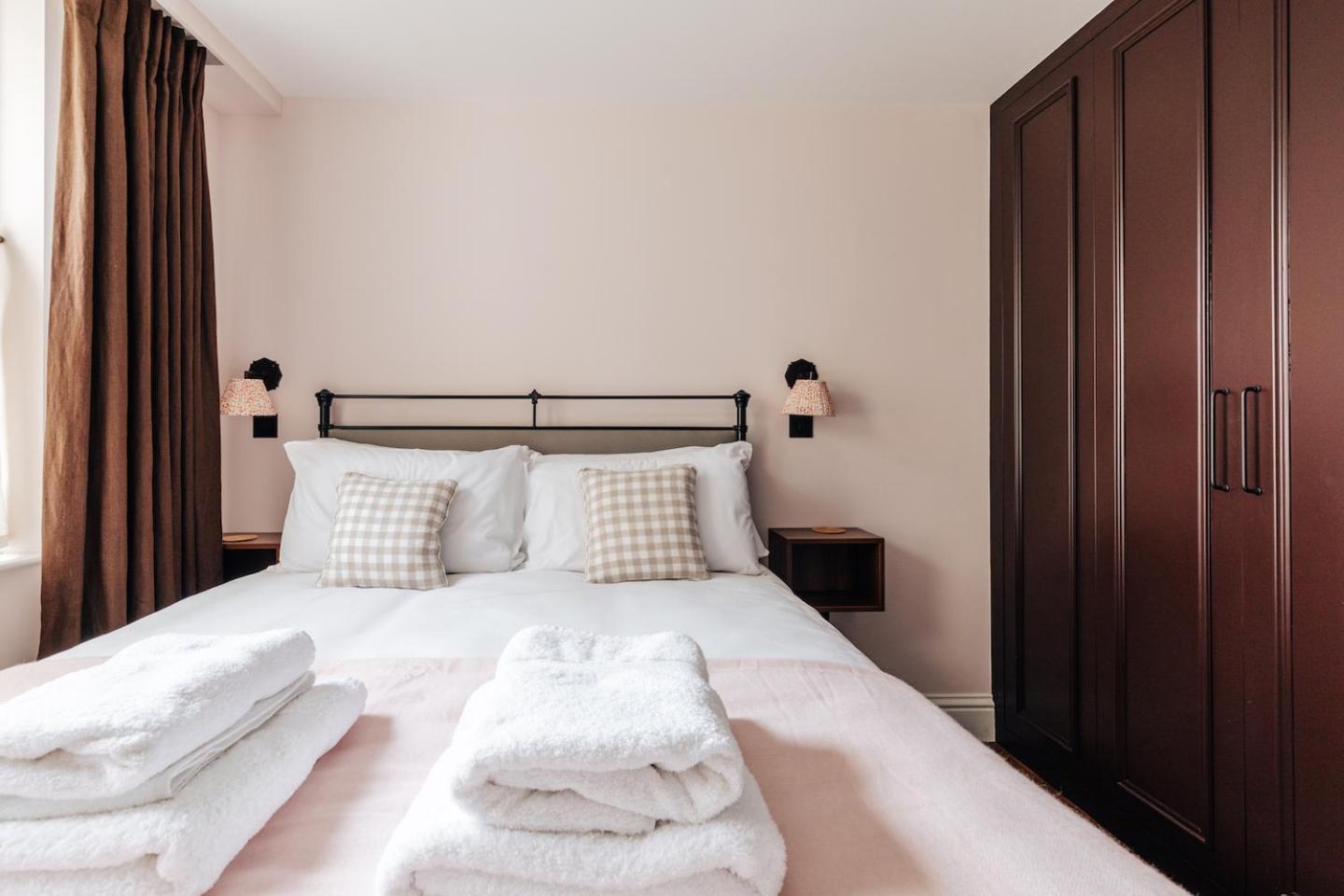 Redland Suites - Apartment 2 view 2
