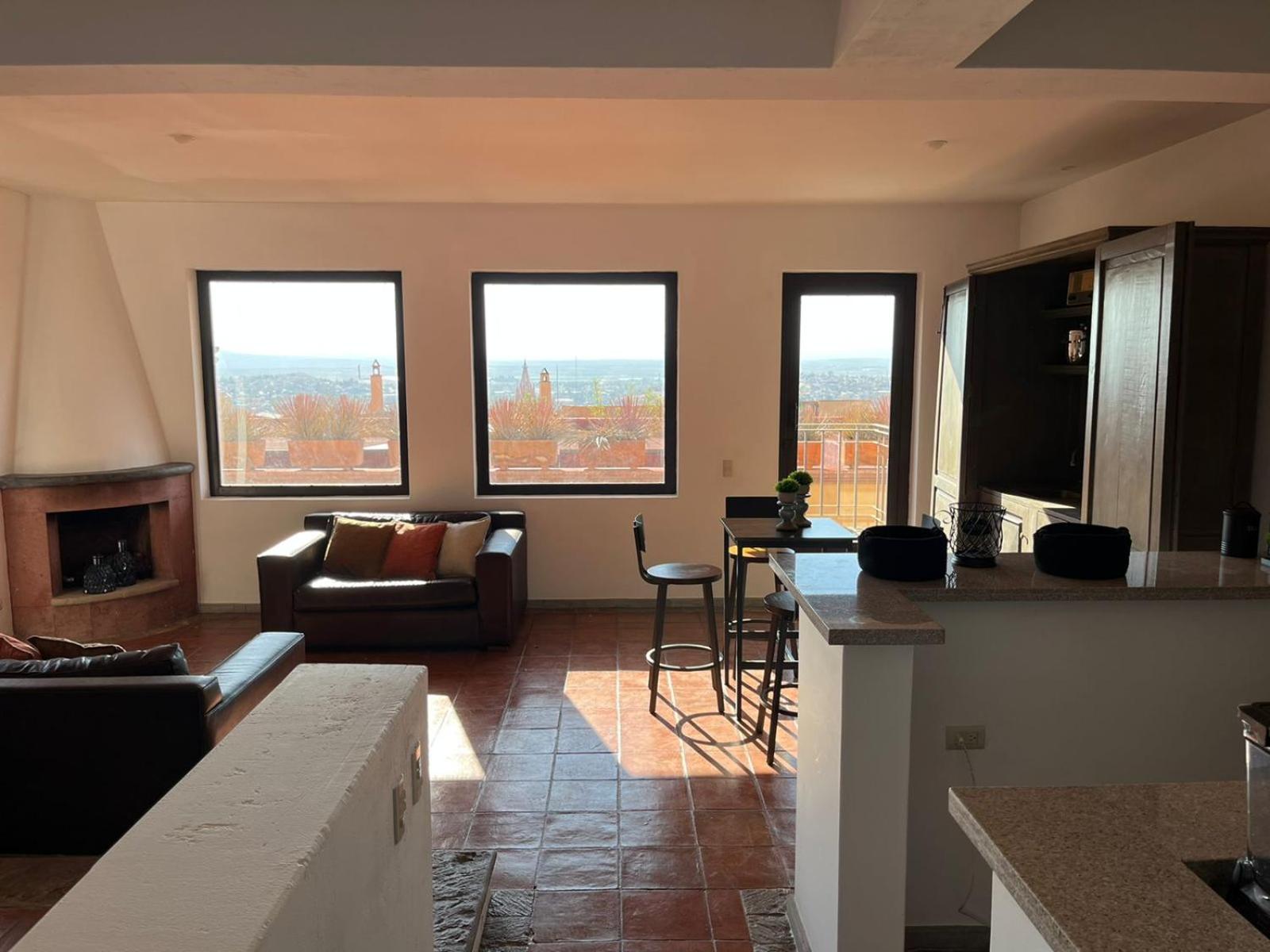 Cousy Condo in the historic center of San Miguel de Allende, incredible view, pool, BBQ, 3 blocks from the main parish view 4