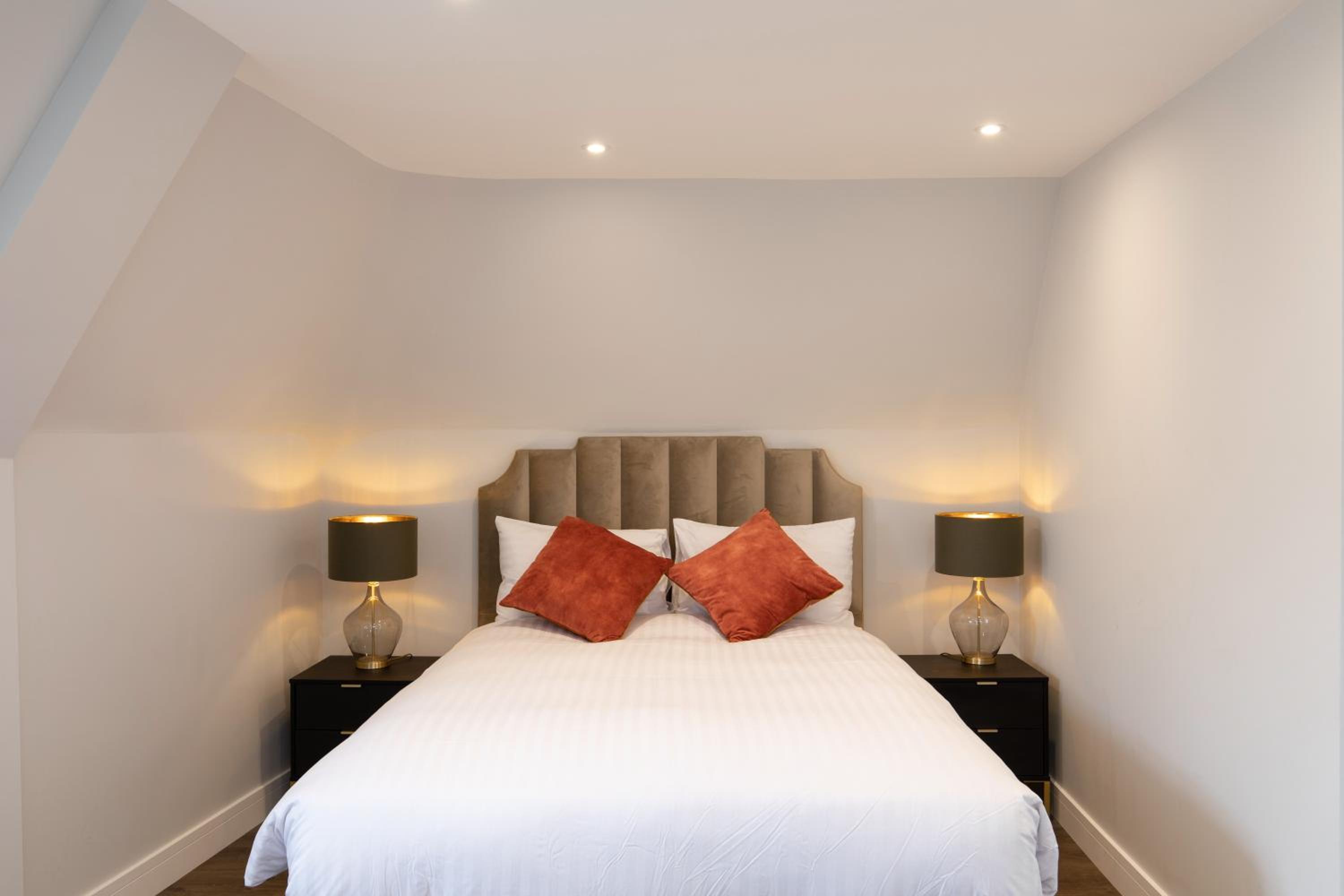 Centre London Flat 2BDR AC Sleeps 4 Family Only