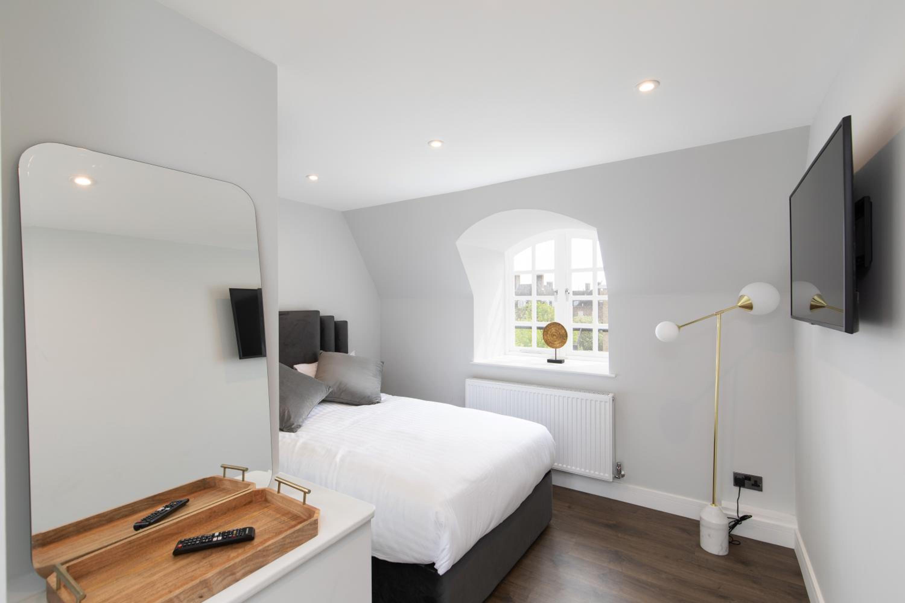 Centre London Flat 2BDR AC Sleeps 4 Family Only