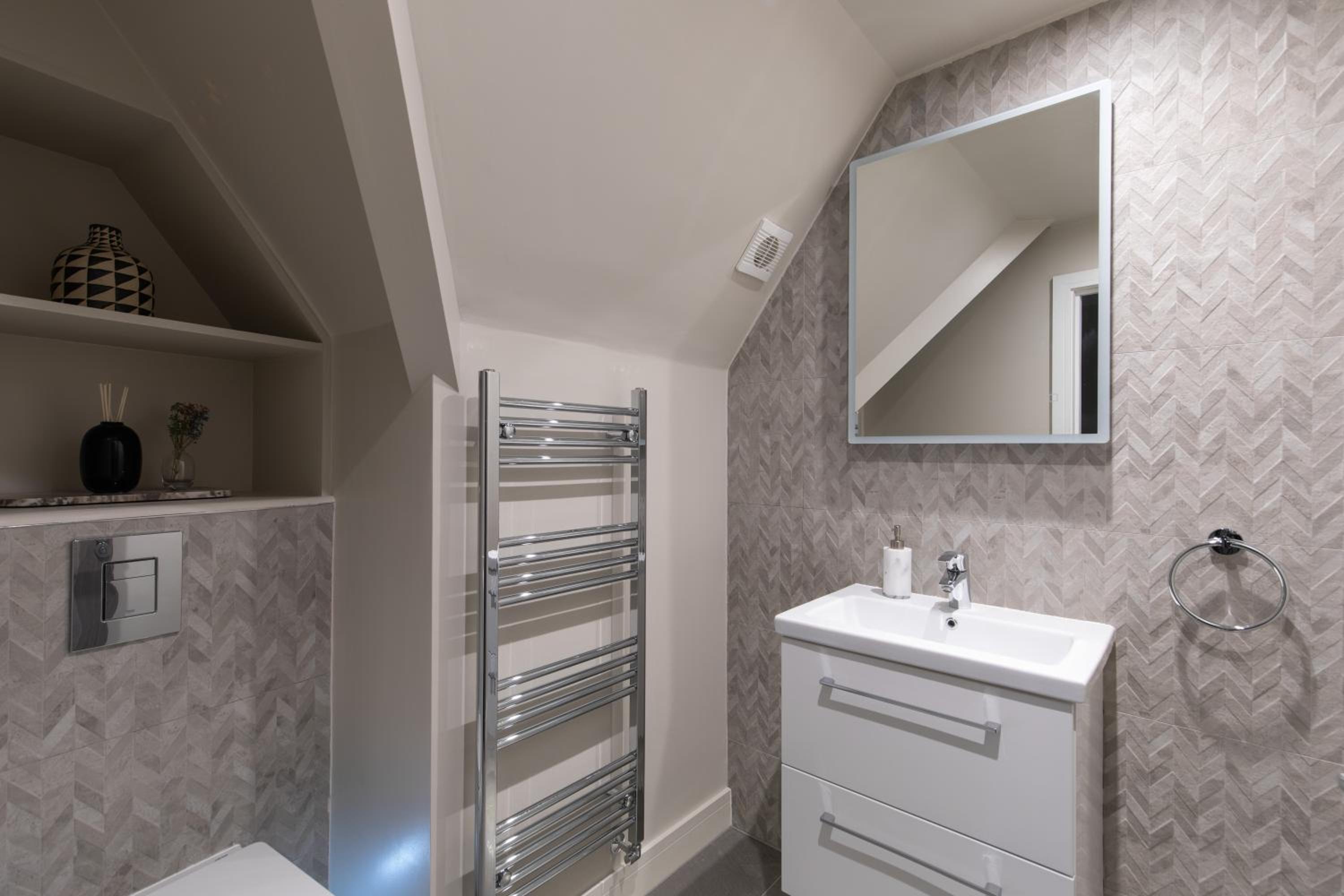 Centre London Flat 2BDR AC Sleeps 4 Family Only