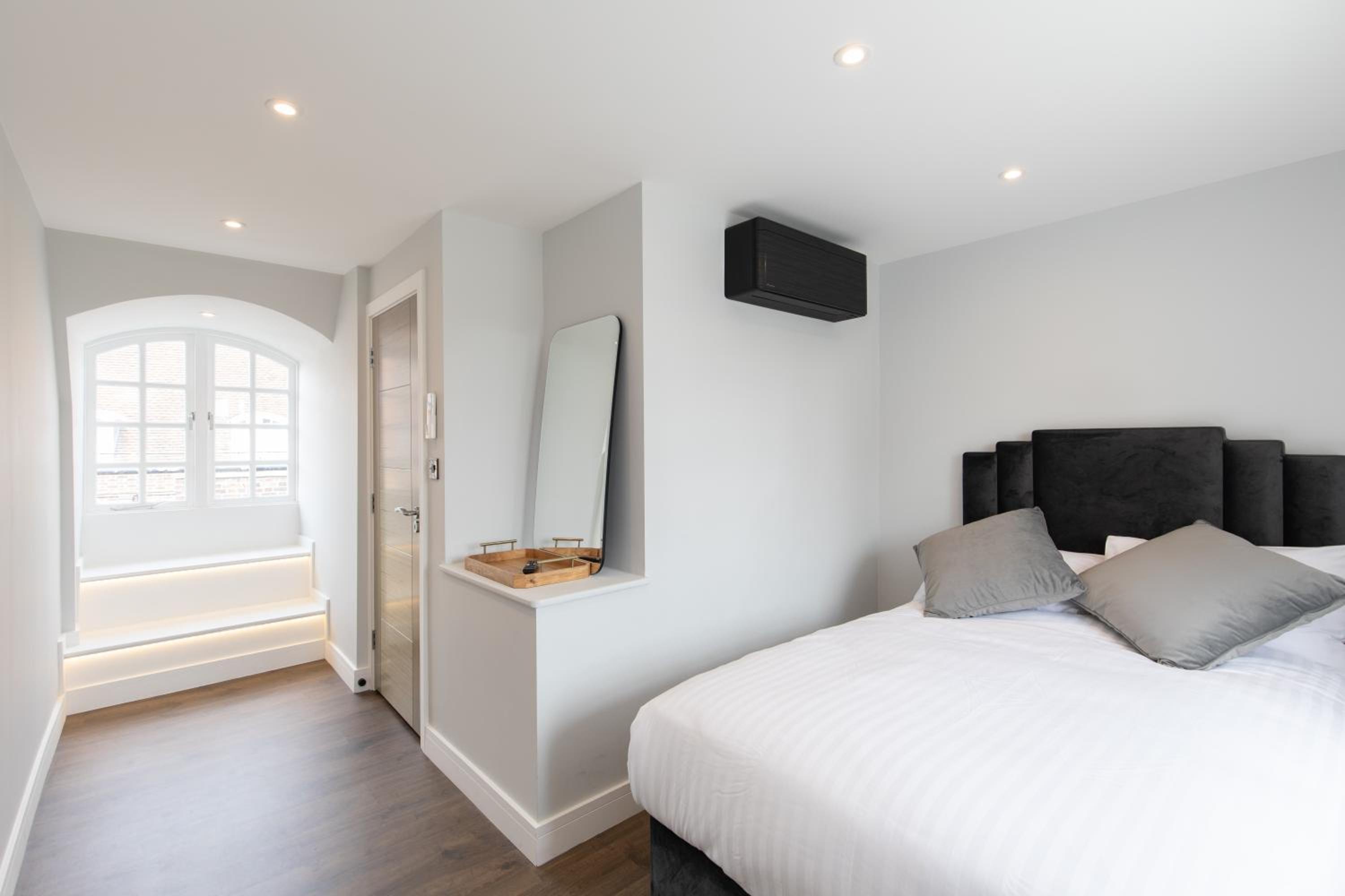 Centre London Flat 2BDR AC Sleeps 4 Family Only