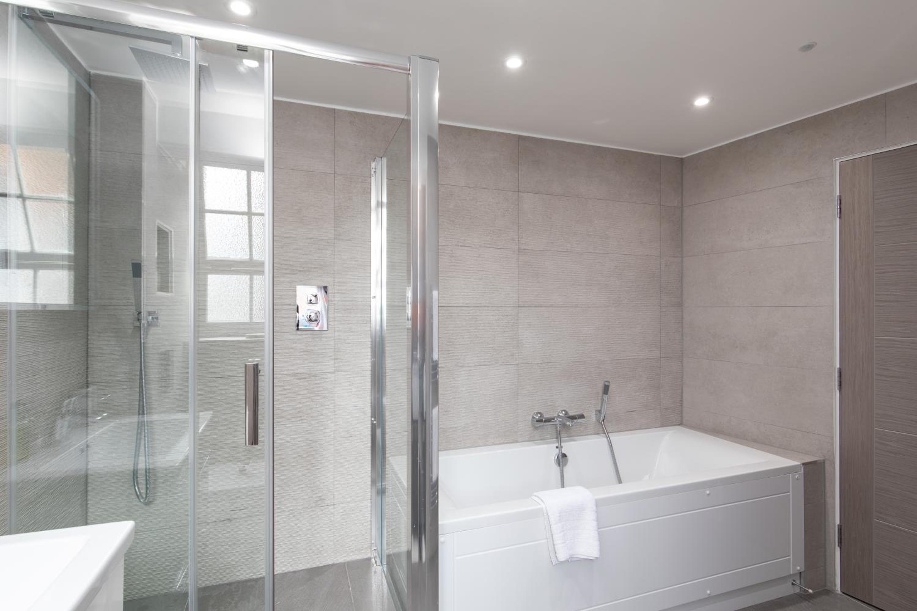 Centre London Flat 2BDR AC Sleeps 4 Family Only