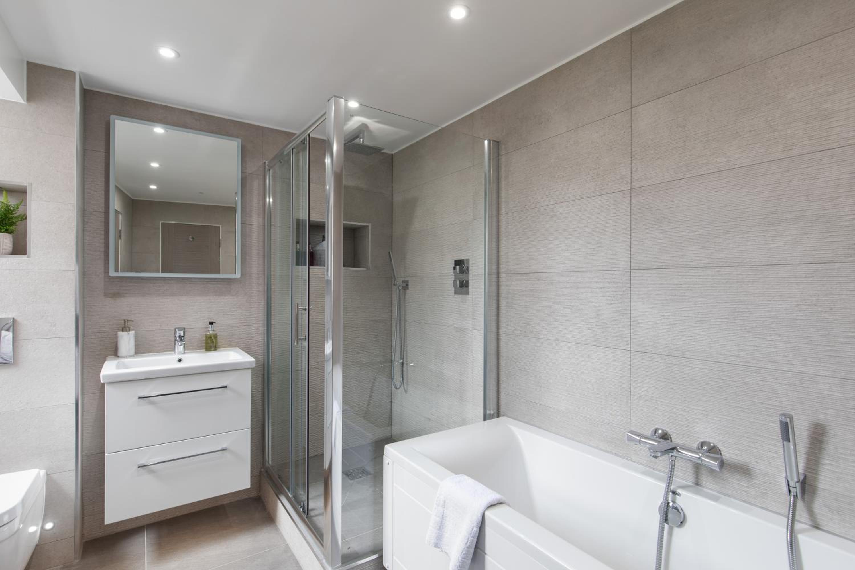 Centre London Flat 2BDR AC Sleeps 4 Family Only