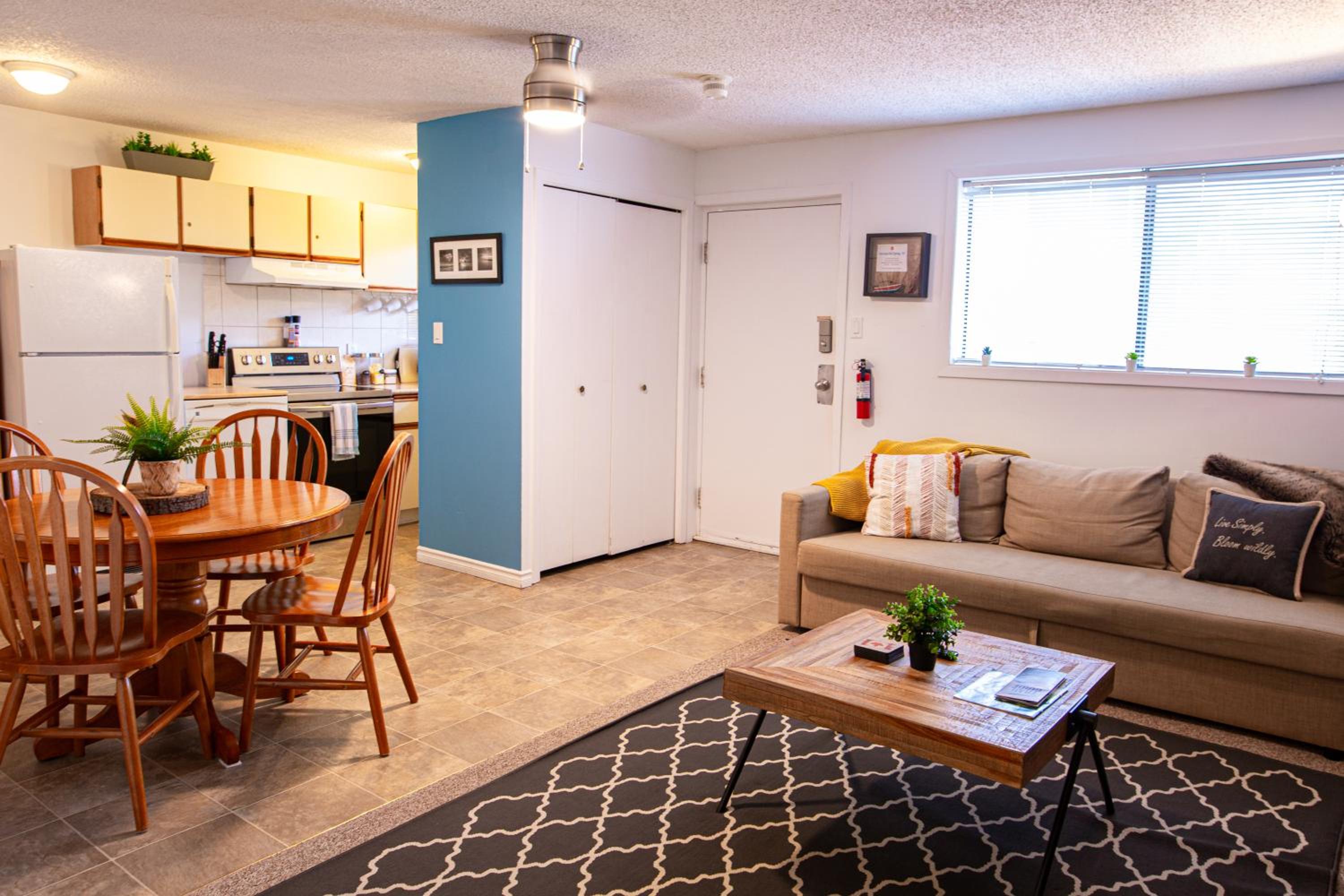 Harrison On The Lake, Walkable to Beach and Village
