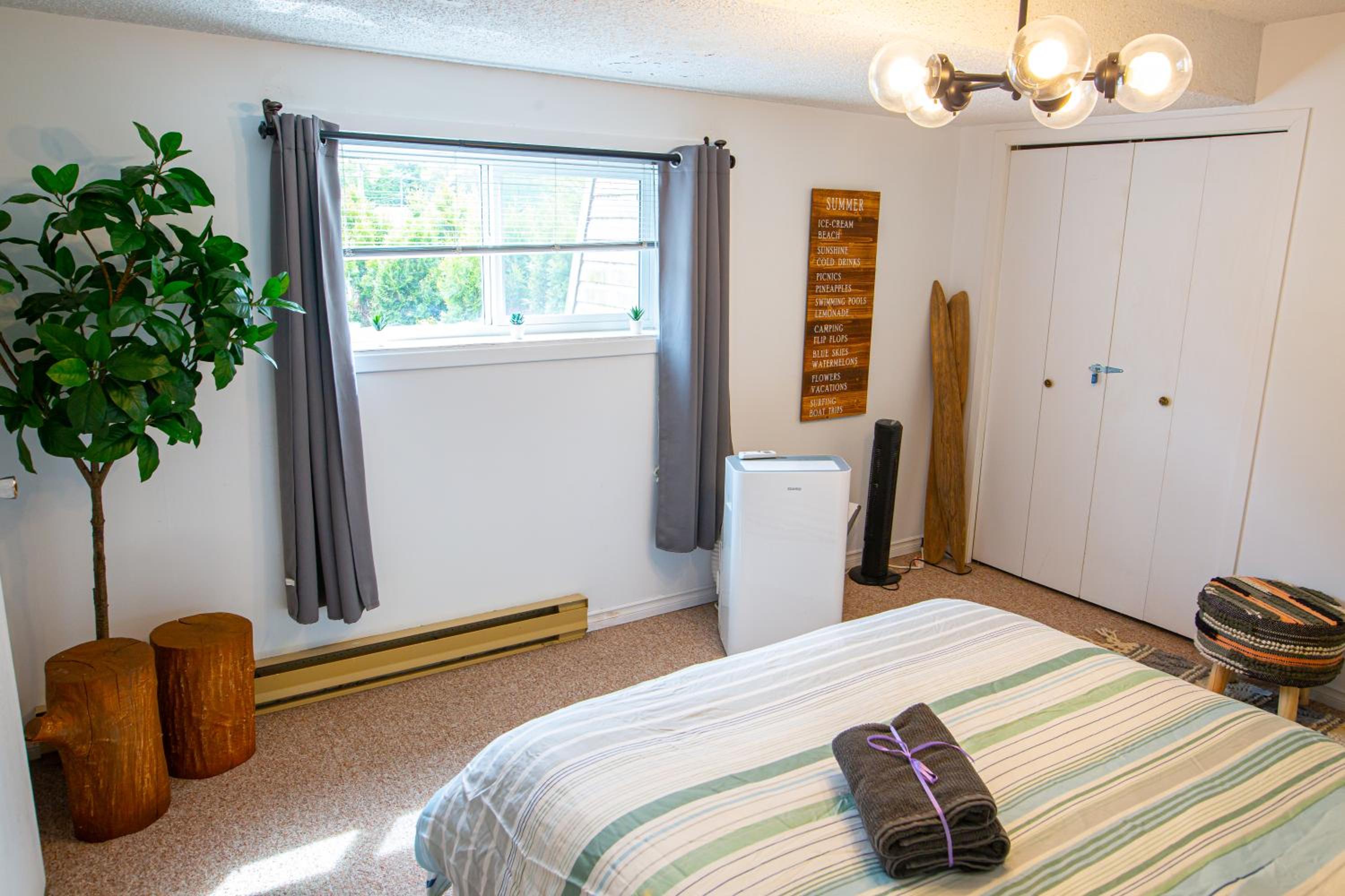 Harrison On The Lake, Walkable to Beach and Village