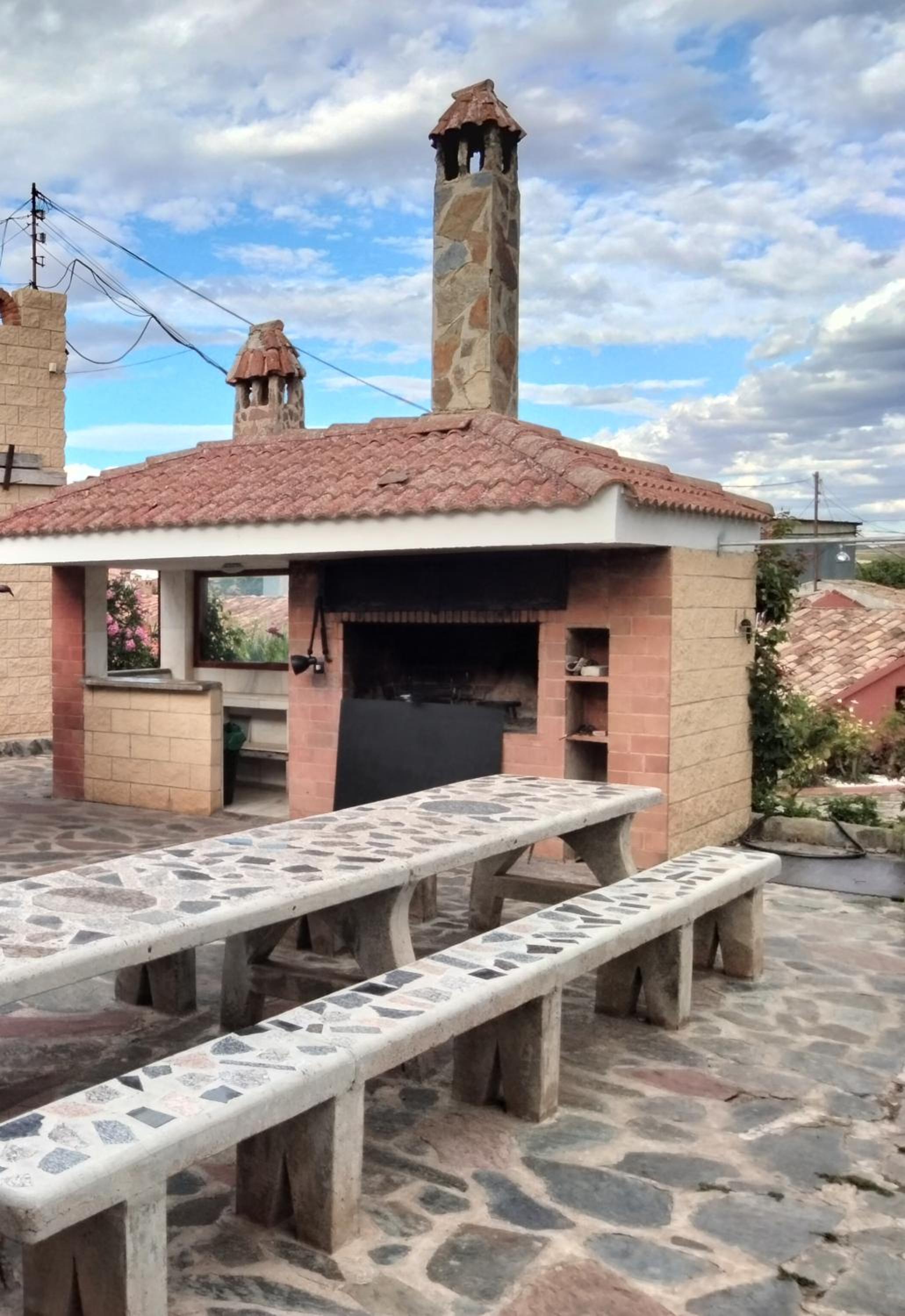 CASA TURÍSTICA Villa Carmen, CON AMPLIO JARDIN QUE INCLUYE BARBACOA, 2 PORCHES, PARKING PRIVADO Y PISCINA view 3