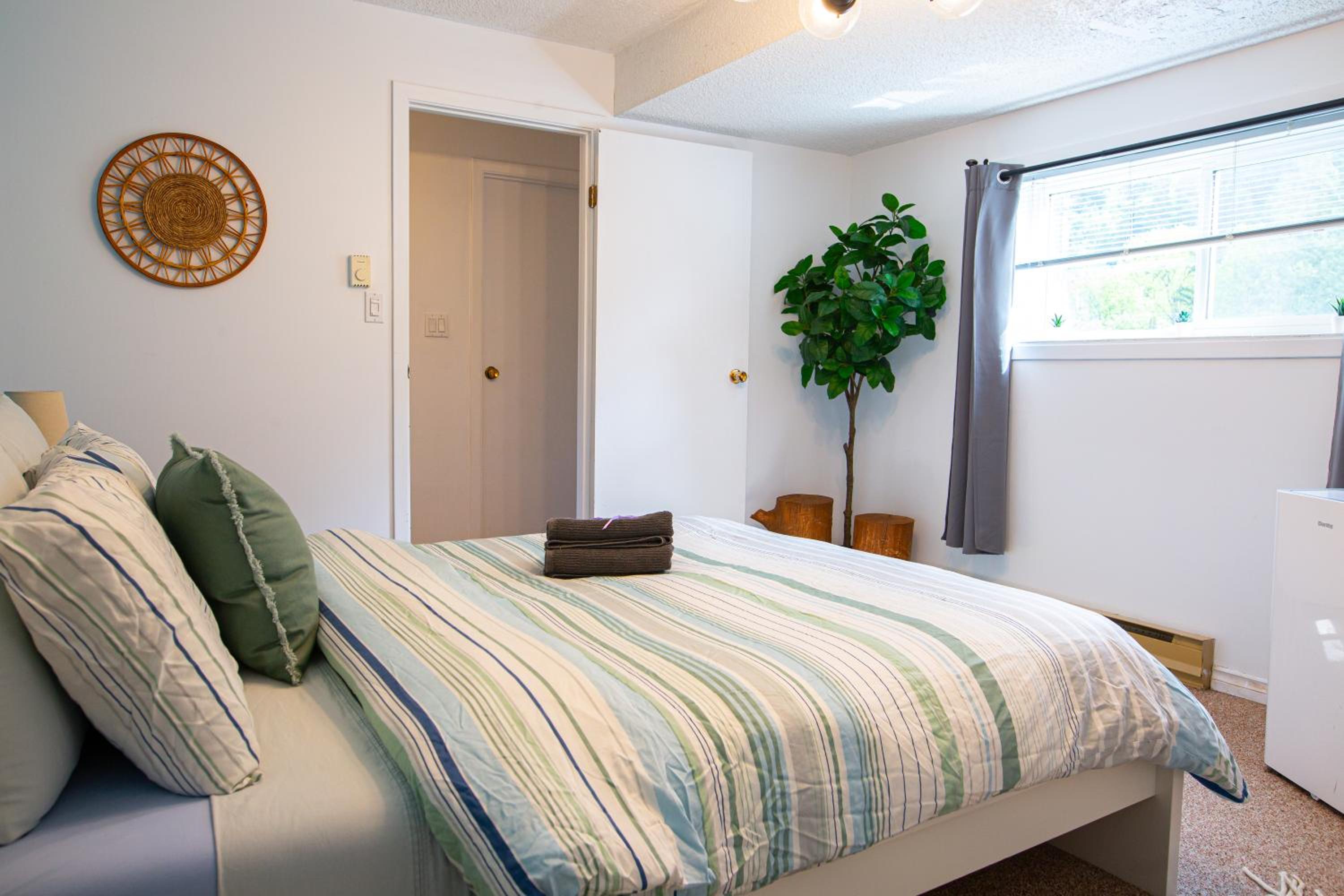 Harrison On The Lake, Walkable to Beach and Village