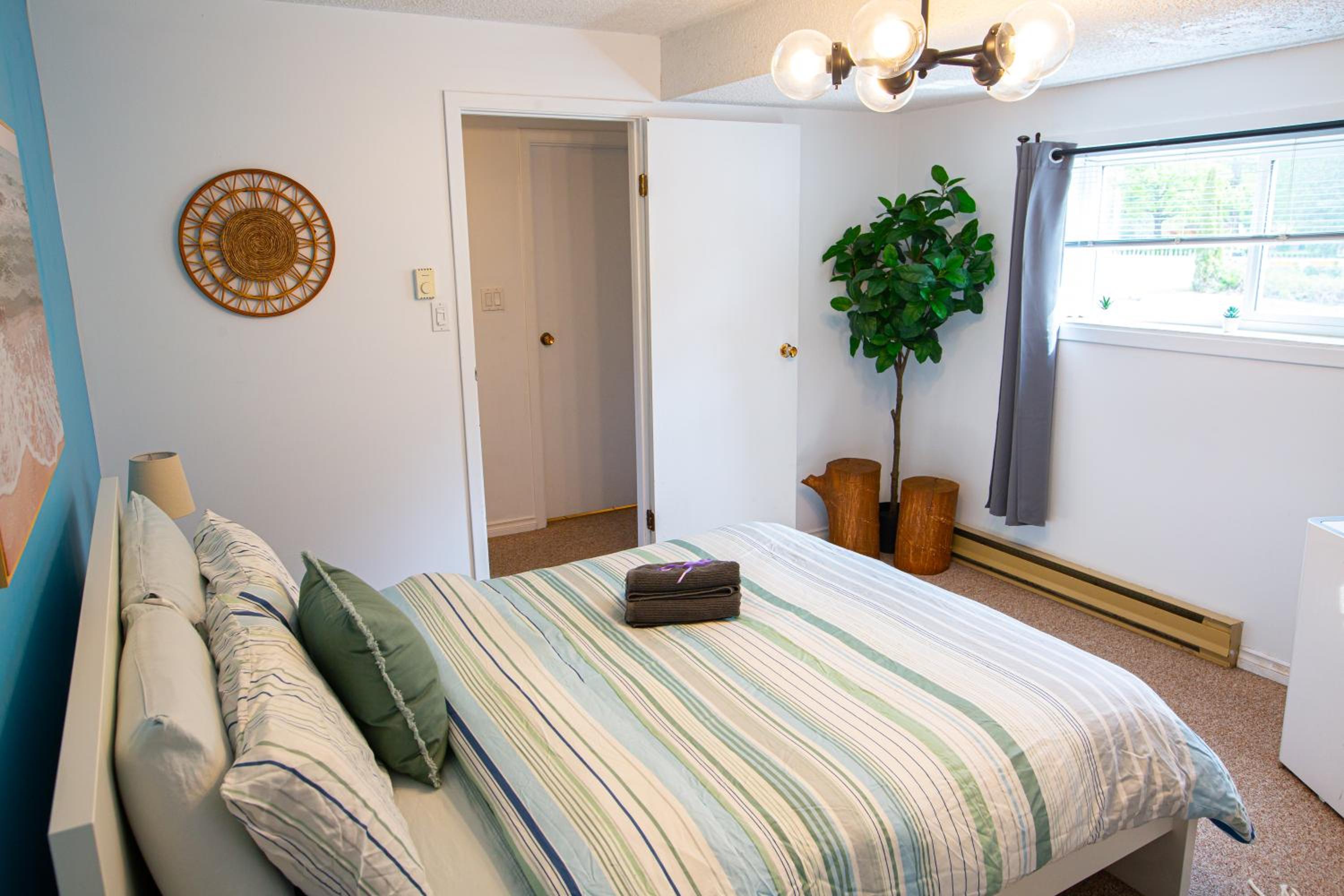 Harrison On The Lake, Walkable to Beach and Village