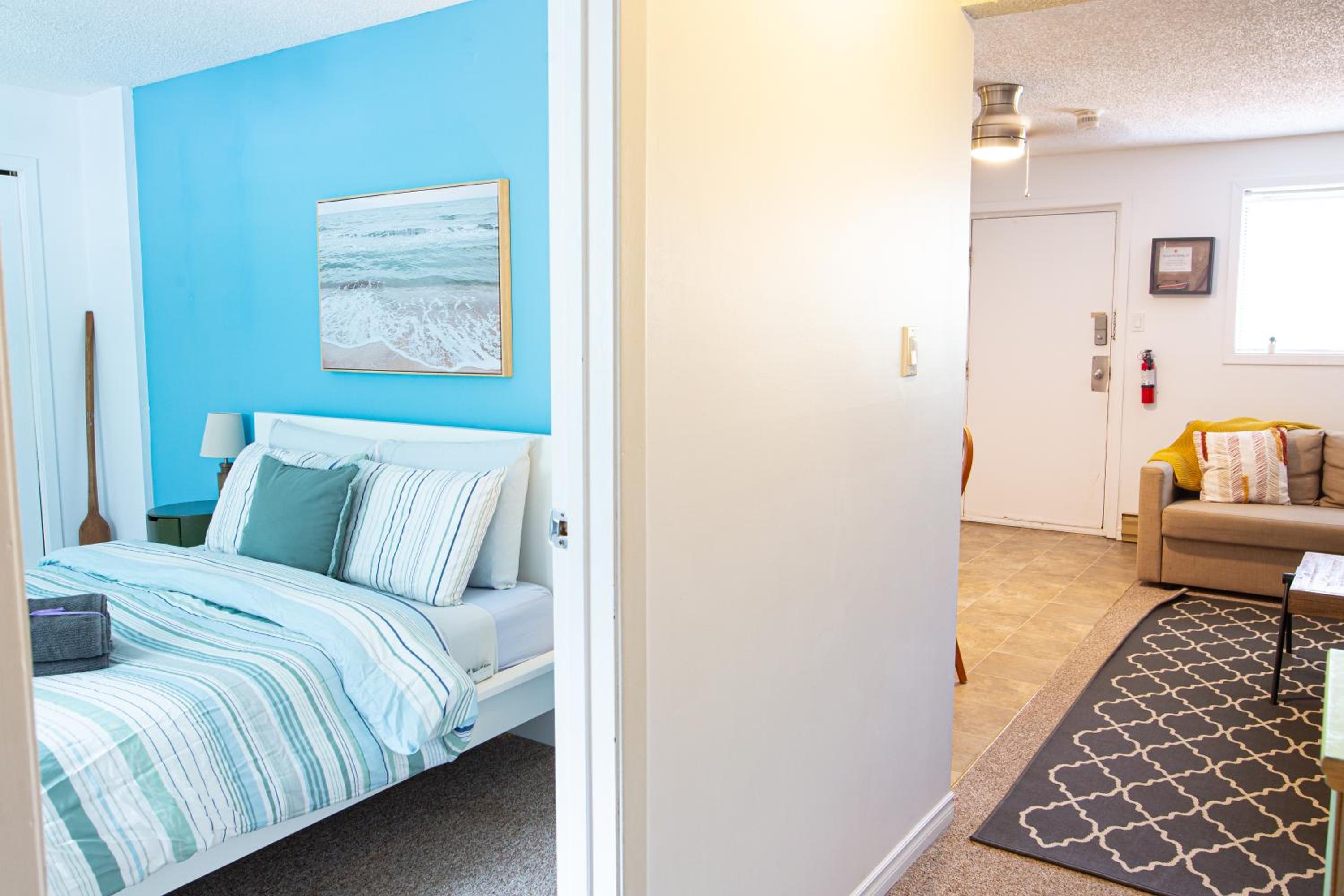 Harrison On The Lake, Walkable to Beach and Village