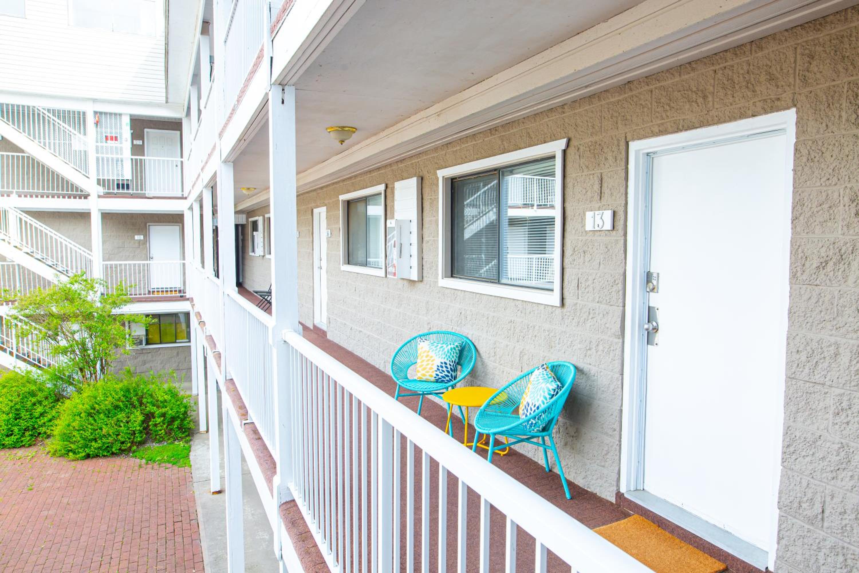 Harrison On The Lake, Walkable to Beach and Village
