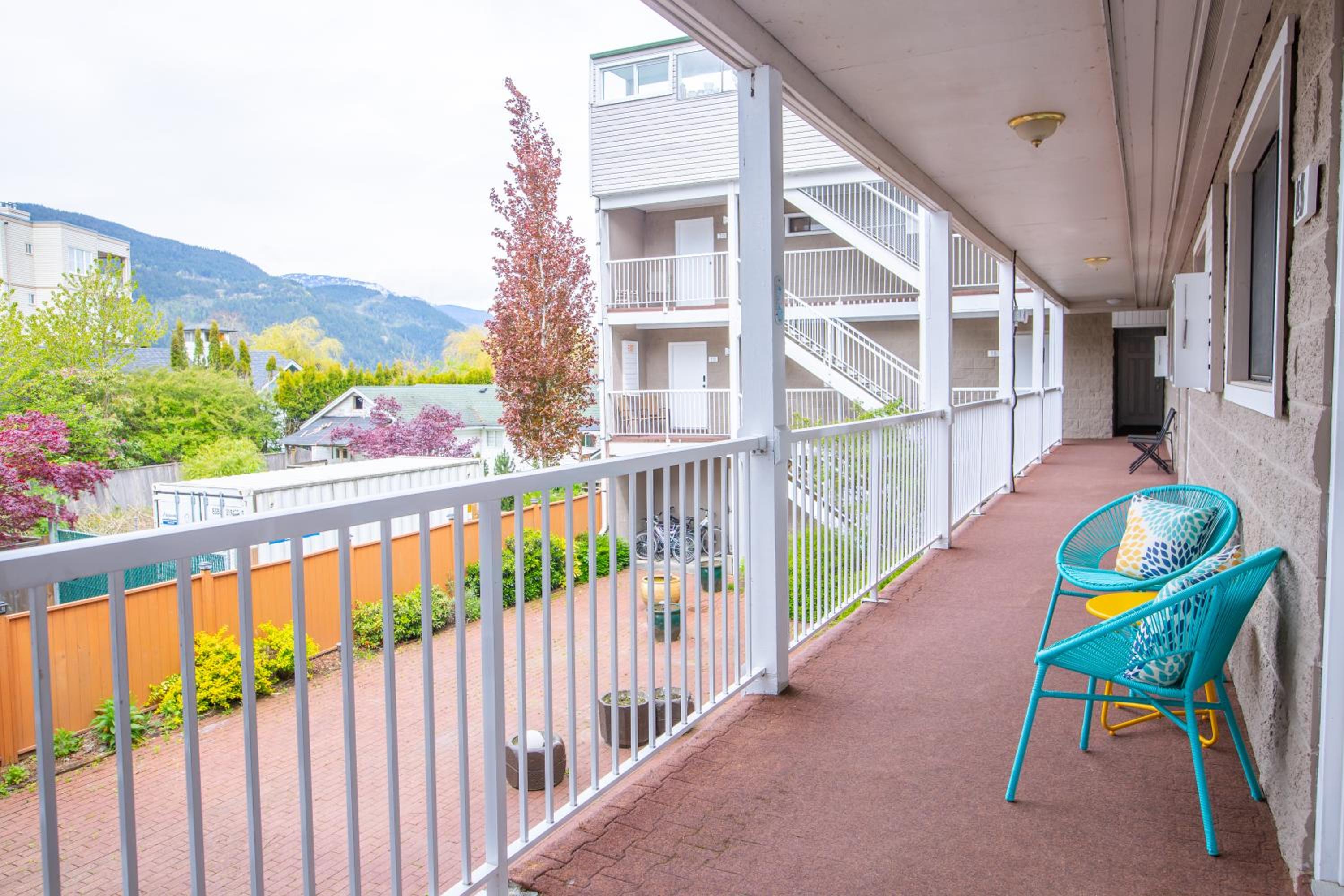 Harrison On The Lake, Walkable to Beach and Village