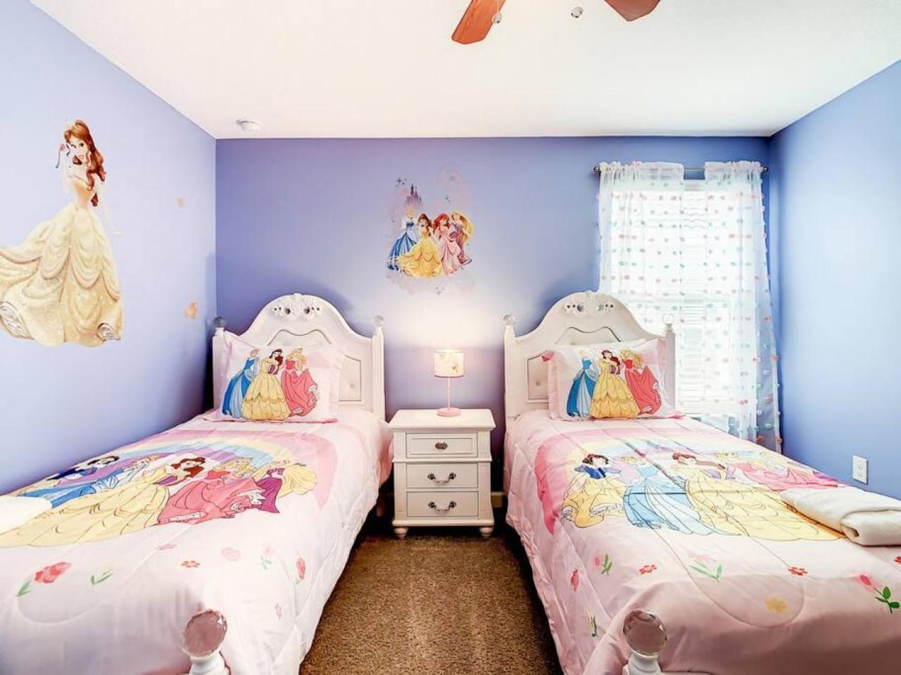 8BR Resort - Cinema, Themed Rooms, Jacuzzi & Game Room! view 3