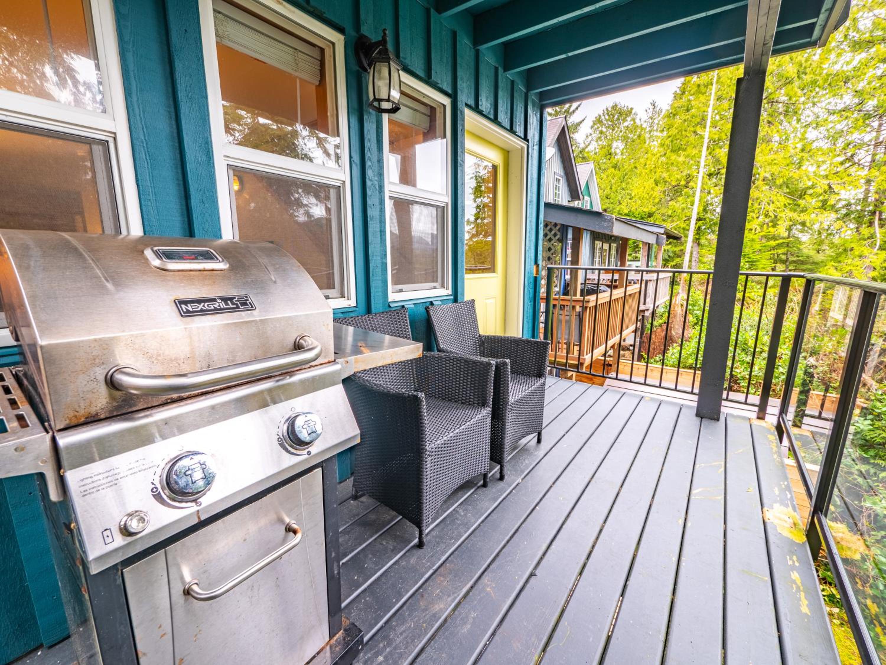 Kingfisher, Waterfront Cabin with Inlet with Mountain Views
