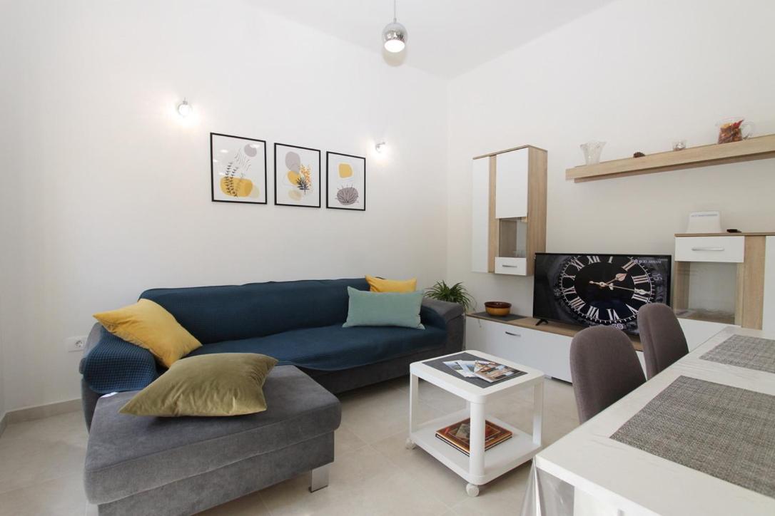 L APARTMENT