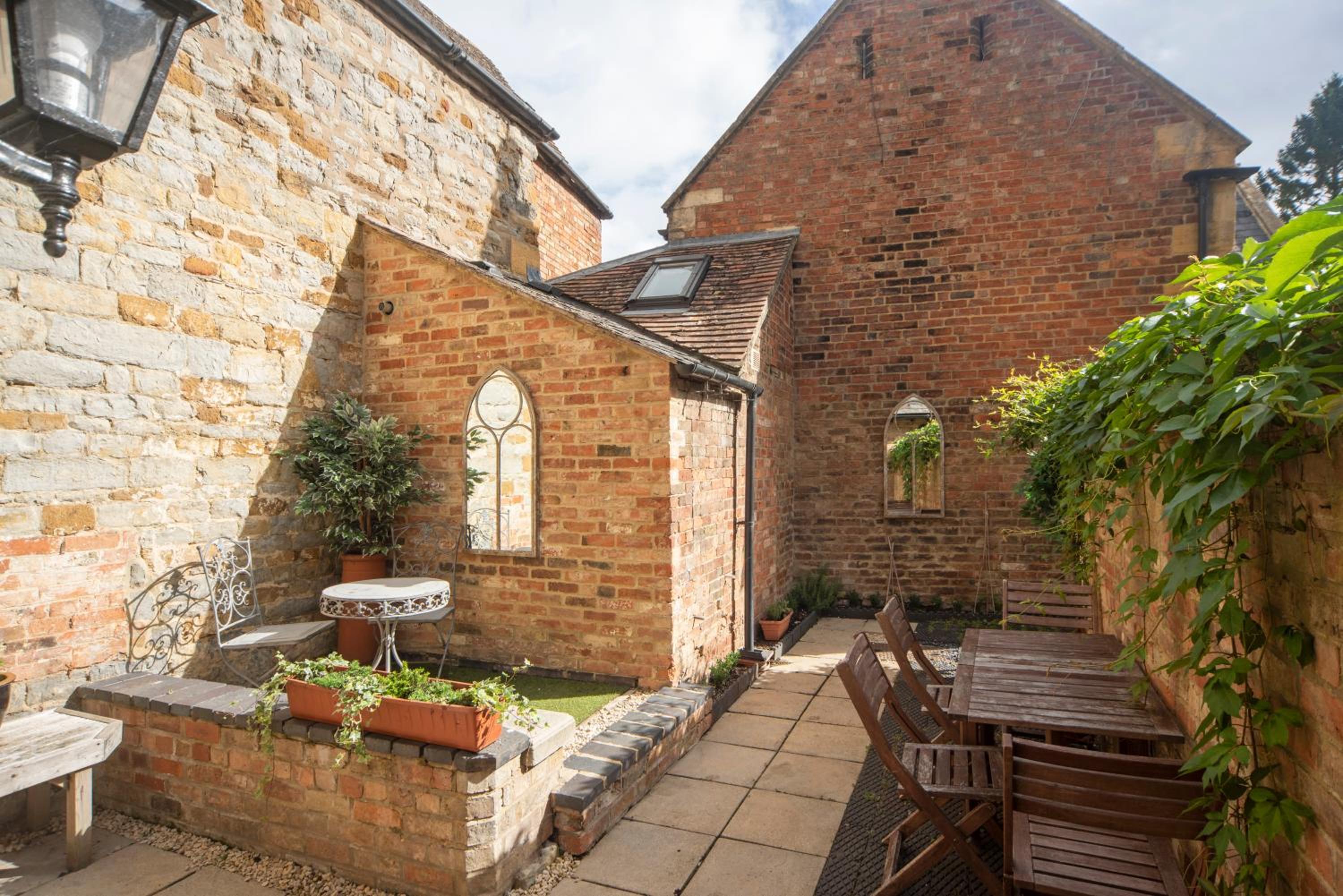 Cotswolds period townhouse near Stratford-upon-Avon, central location short walk to pubs, restaurants and shops view 3